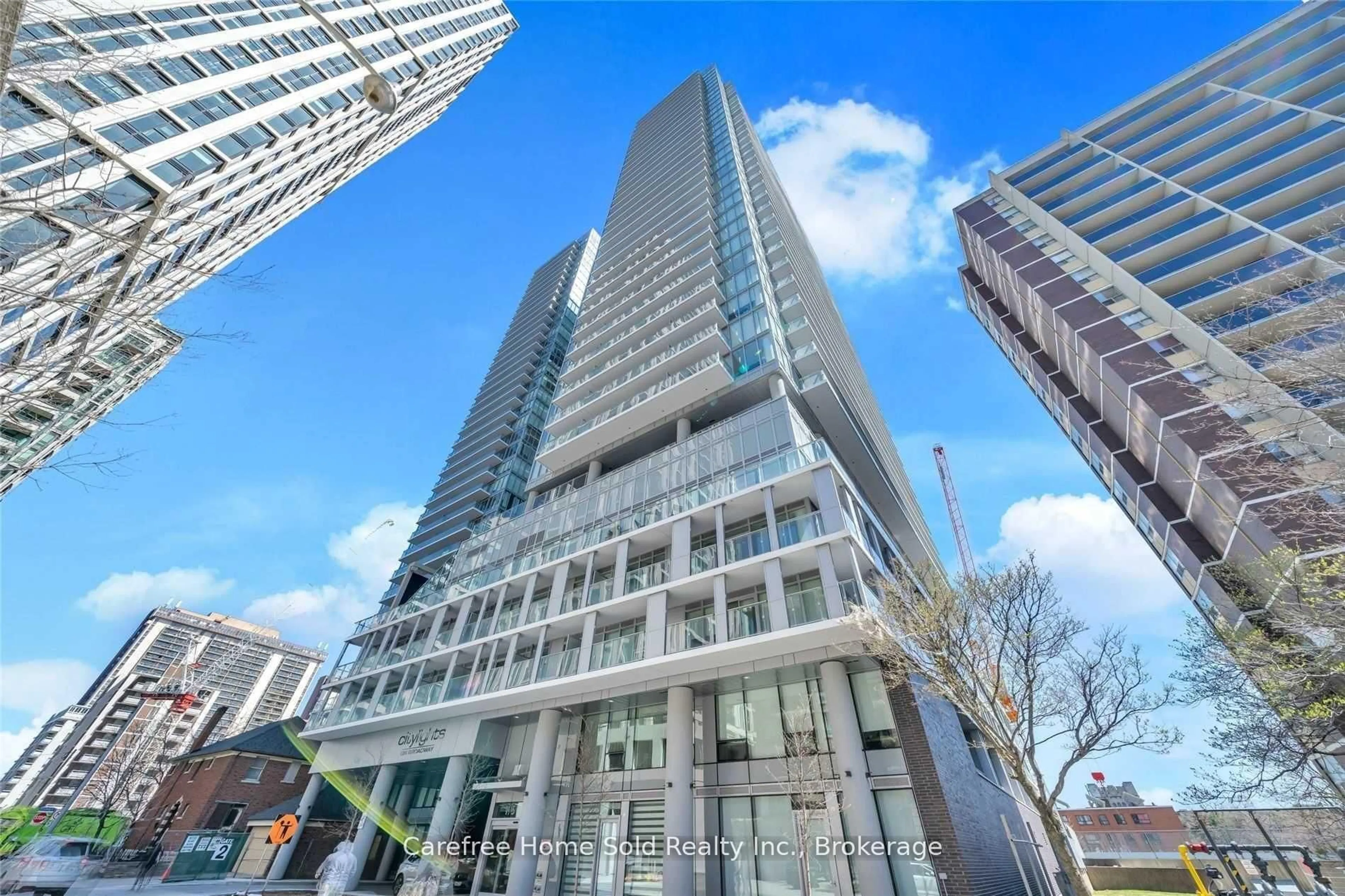Indoor foyer for 195 Redpath Ave #908, Toronto Ontario M4P 0E4