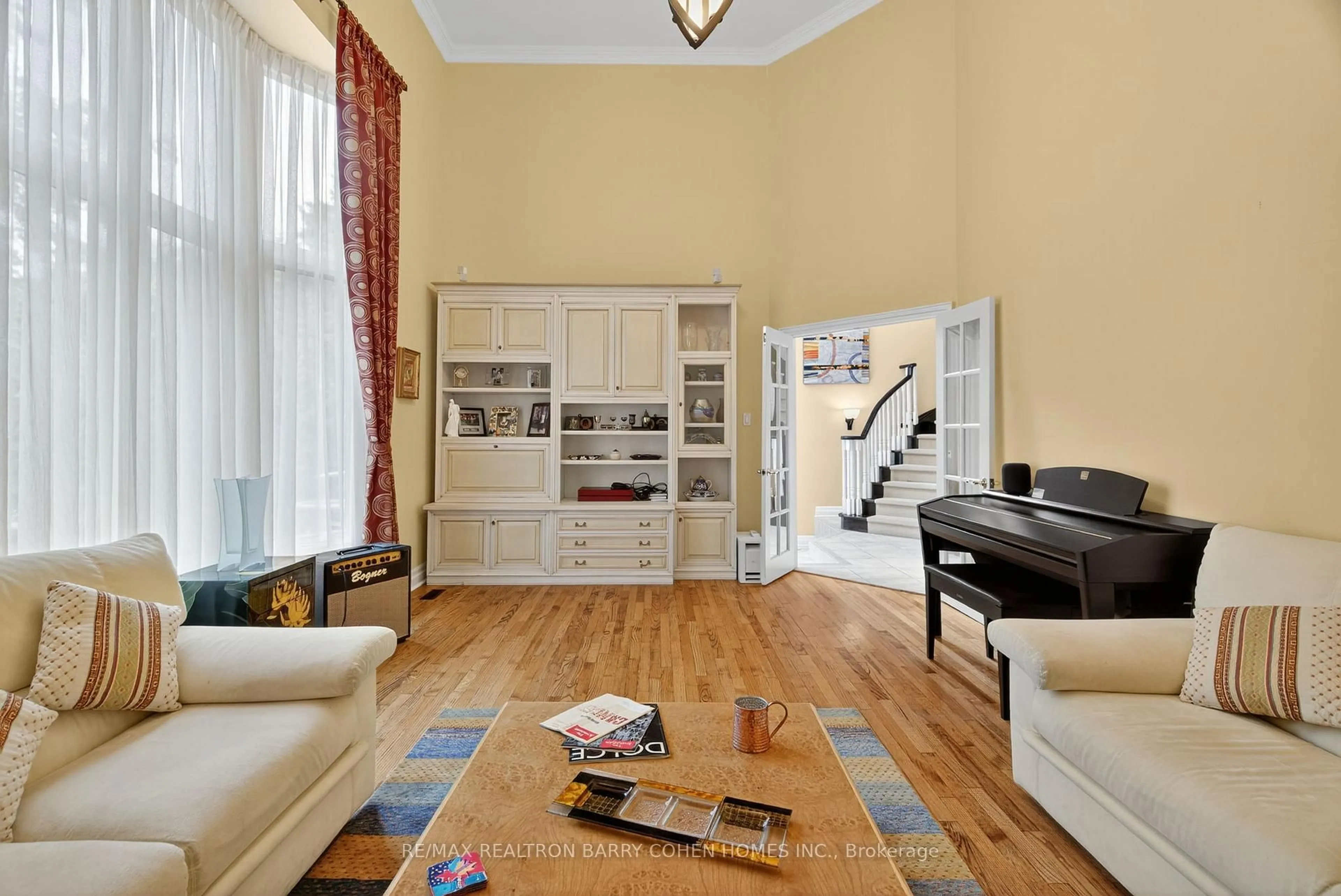 Living room with furniture, unknown for 84 Truman Rd, Toronto Ontario M2L 2L6