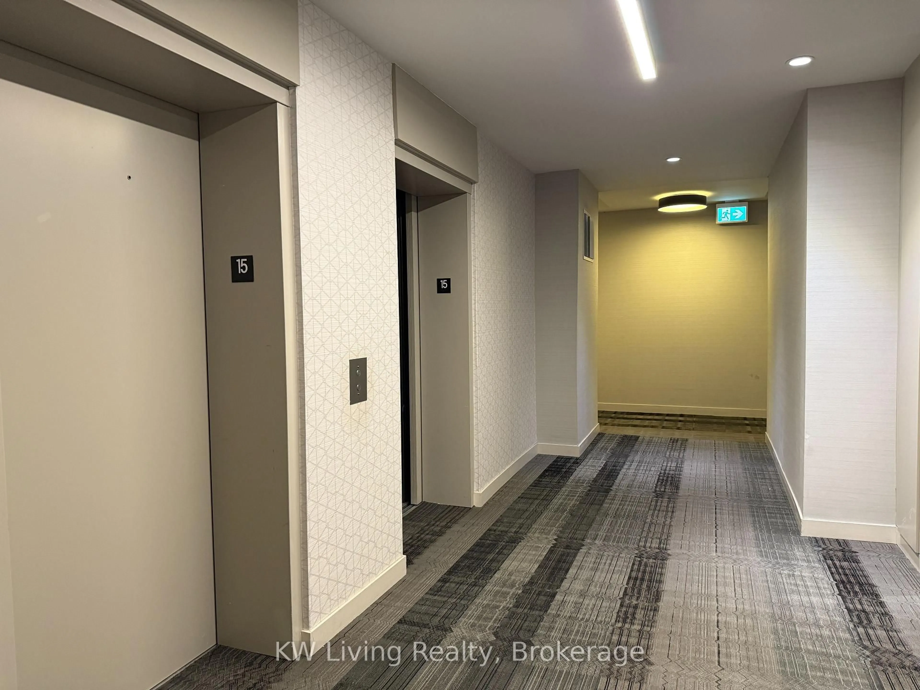 Indoor foyer for 128 Fairview Mall Dr #1510, Toronto Ontario M2J 0E8