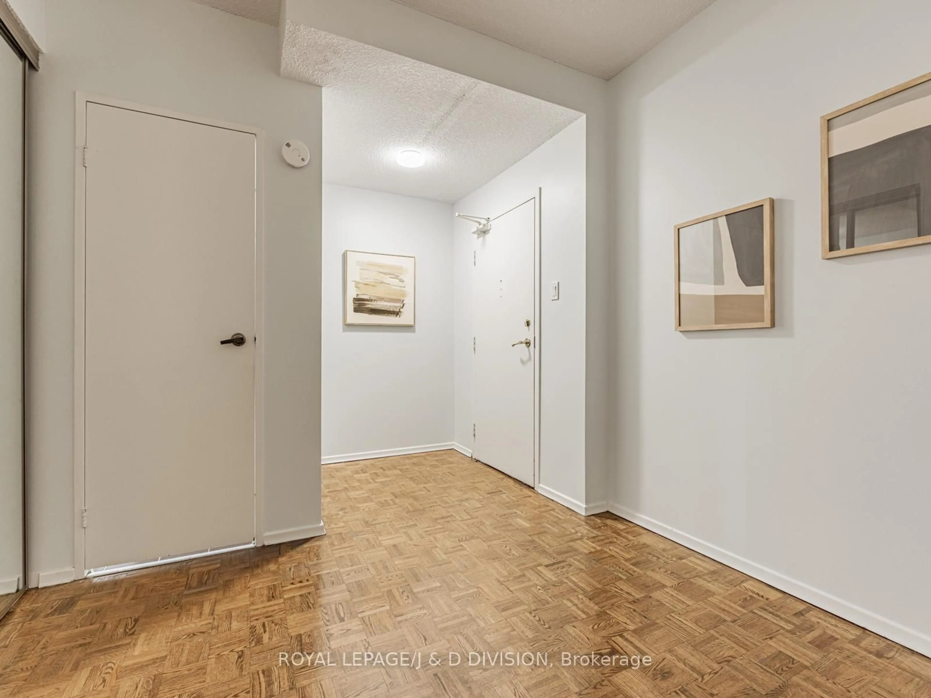 Indoor entryway for 30 Glen Elm Ave #109/209, Toronto Ontario M4T 1T7