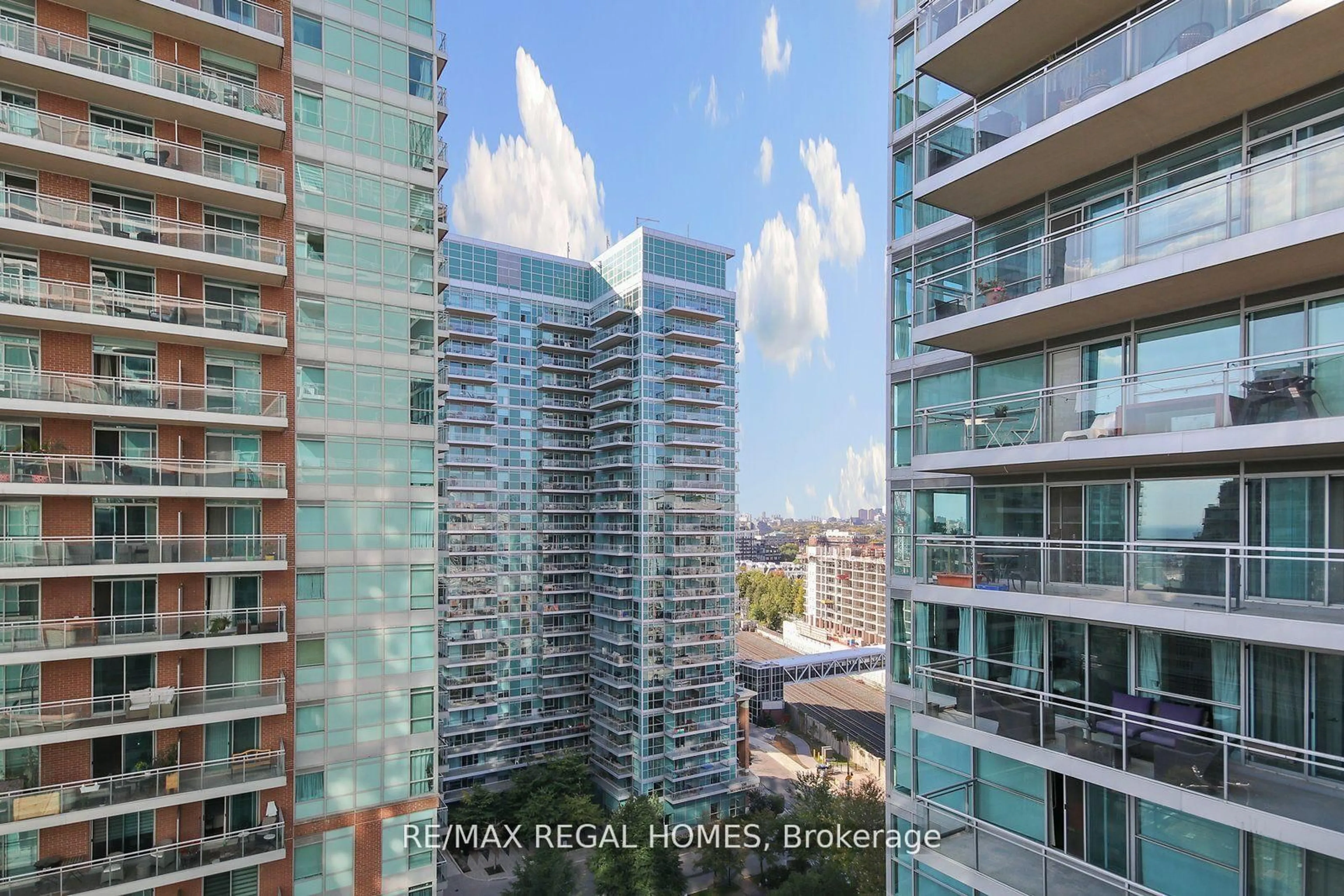 Unknown for 80 Western Battery Rd #1512, Toronto Ontario M6K 3S1