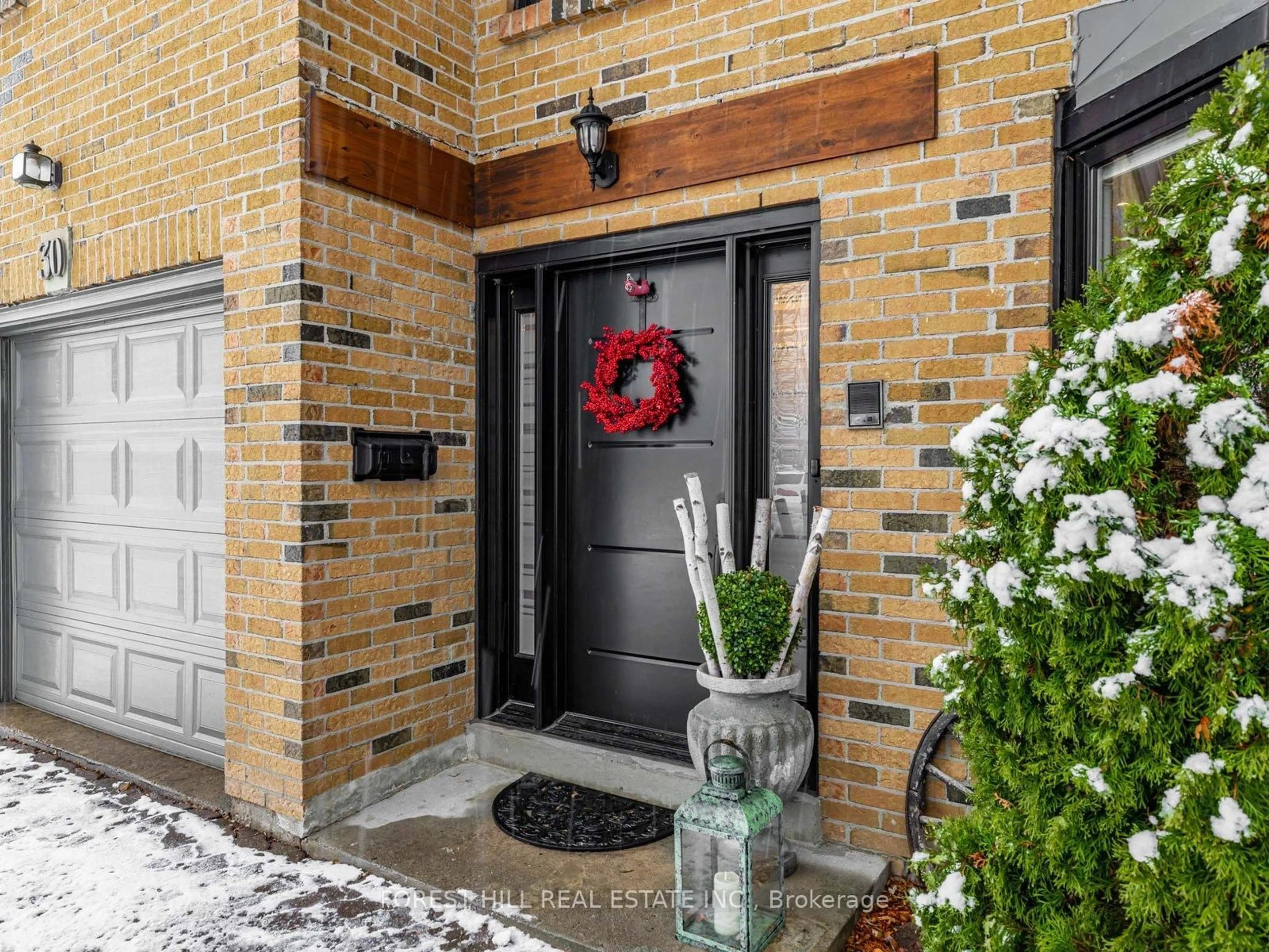 Indoor entryway for 30 Chiswell Cres, Toronto Ontario M2N 6E1
