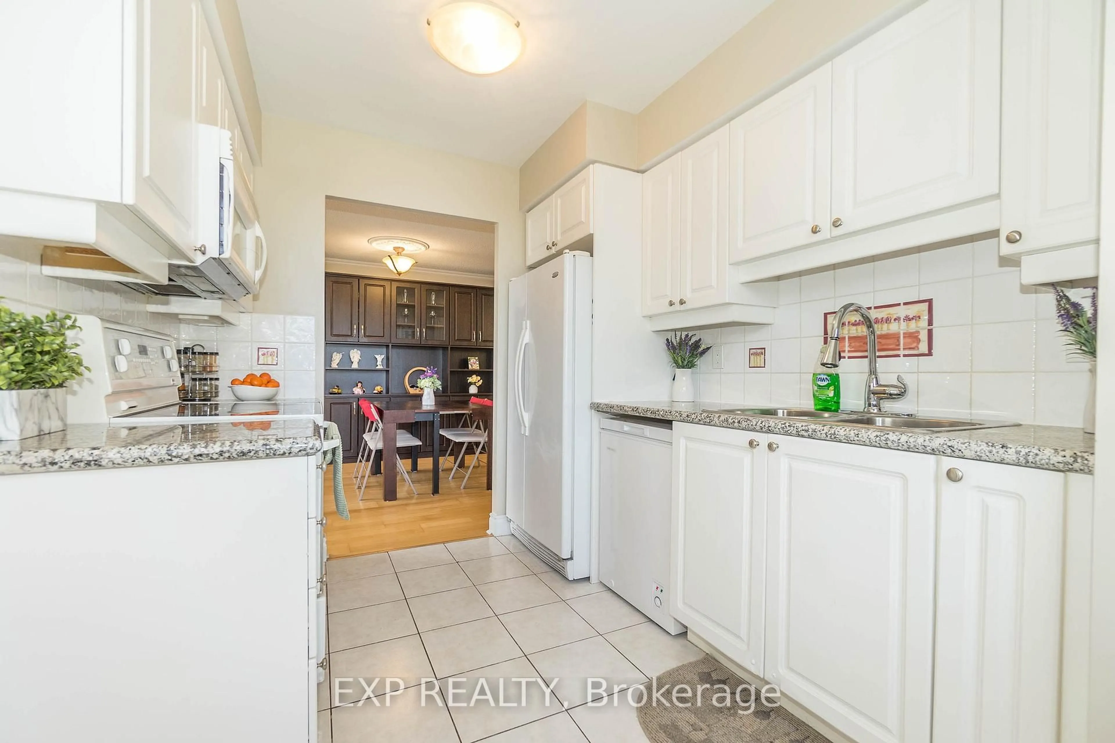 Standard kitchen, ceramic/tile floor for 80 Harrison Garden Blvd #220, Toronto Ontario M2N 7E3