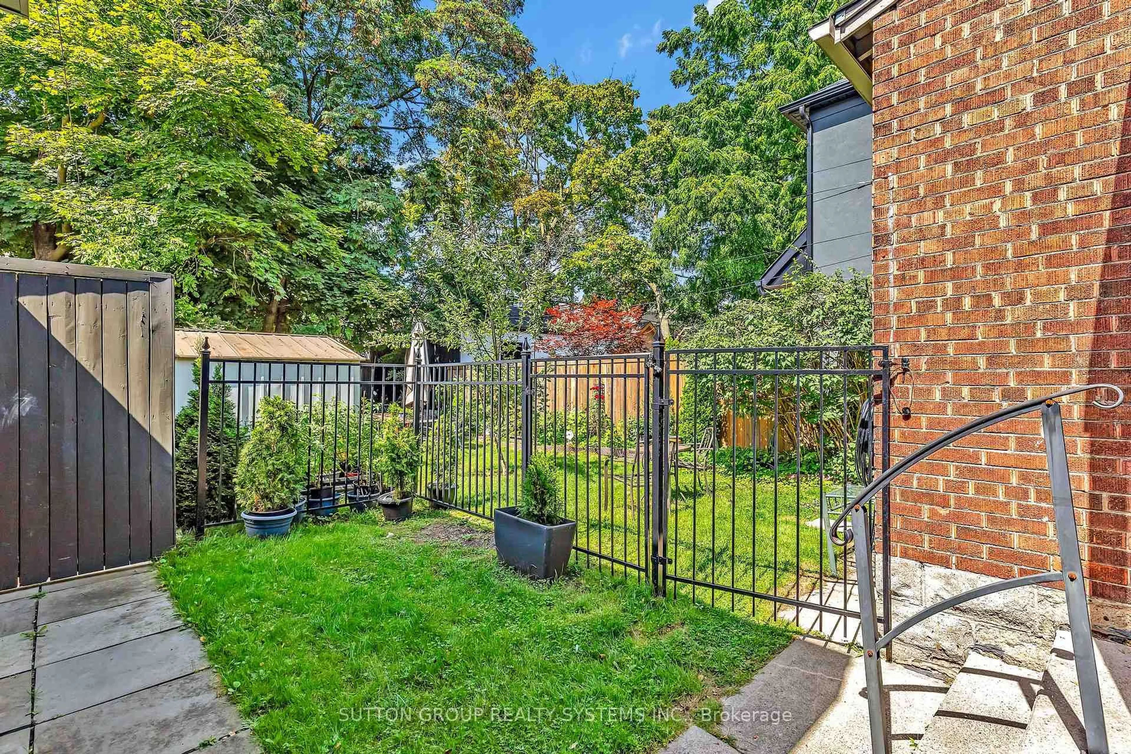 Patio, street for 36 Hadley Rd, Toronto Ontario M4S 2N9