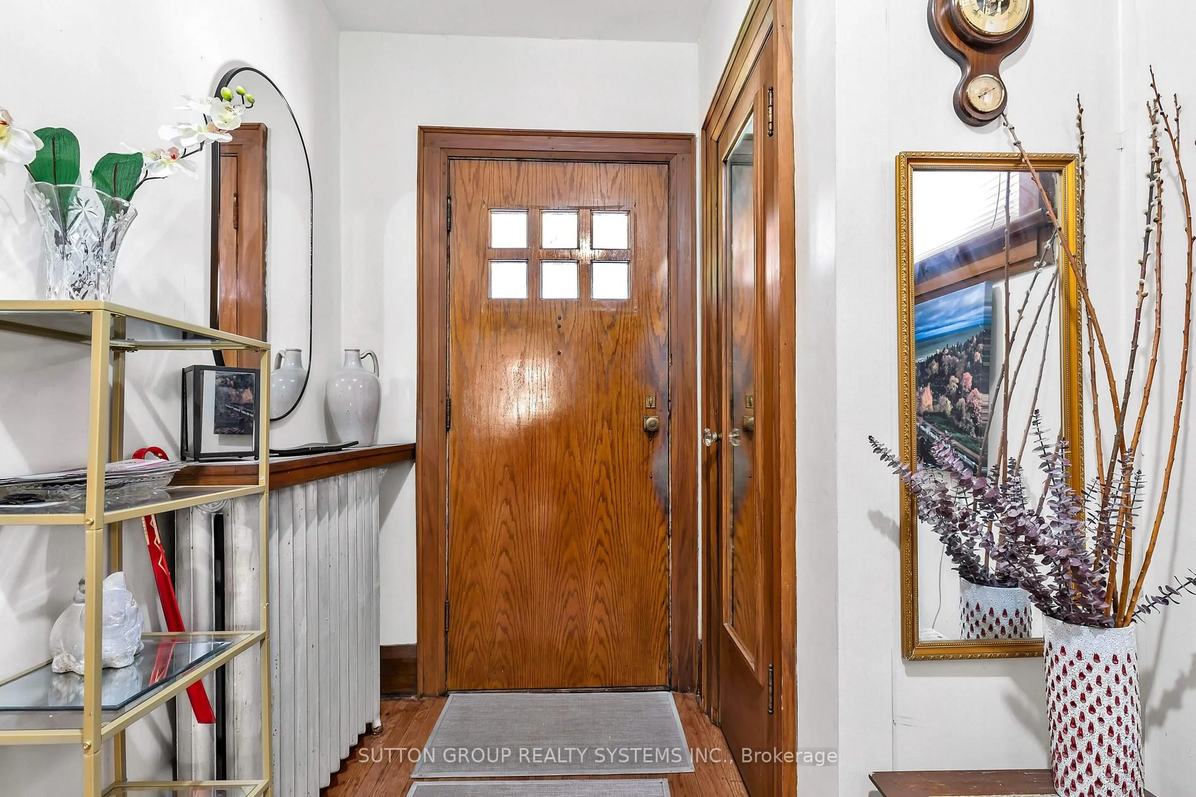 Indoor entryway for 36 Hadley Rd, Toronto Ontario M4S 2N9