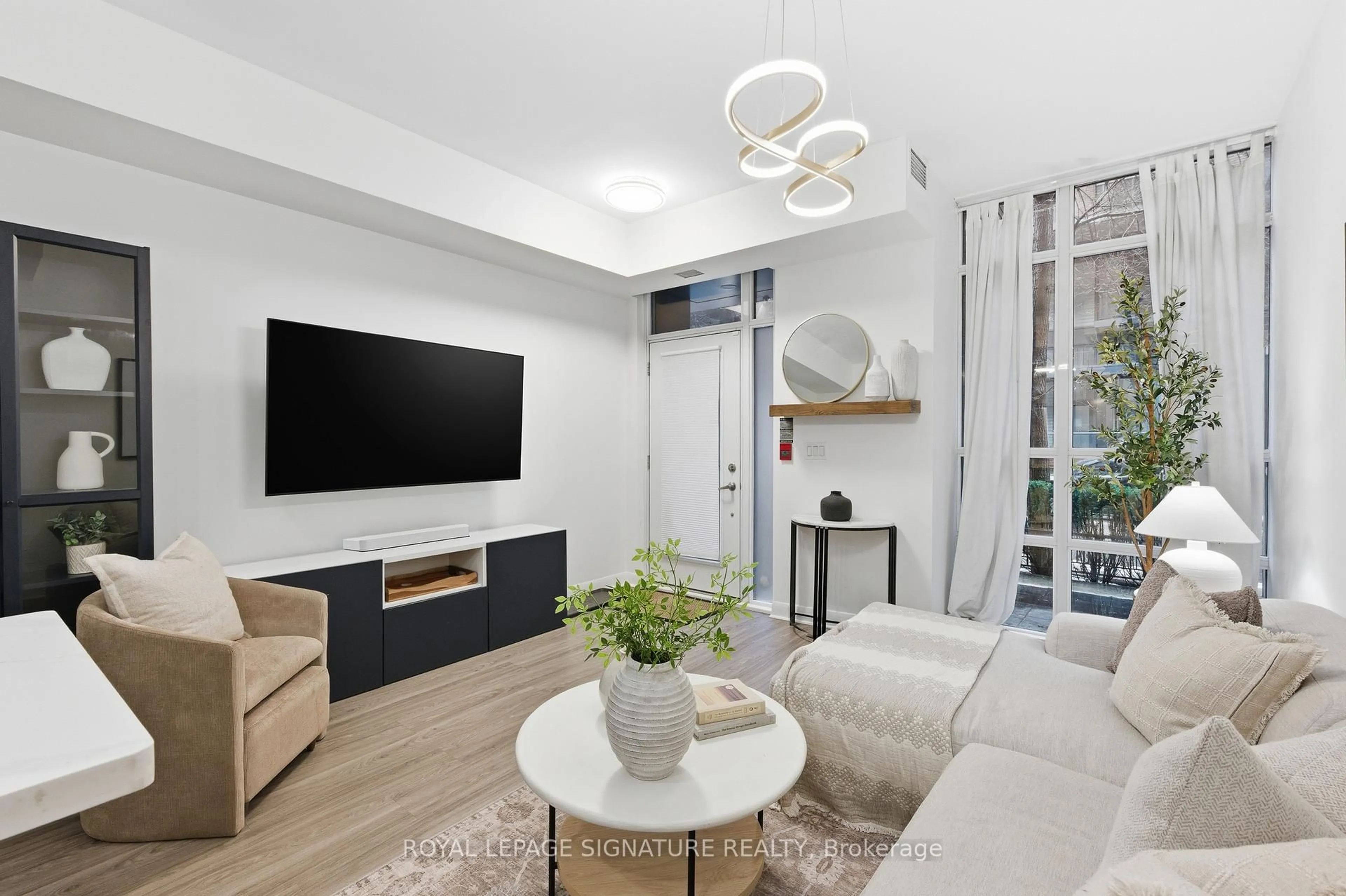 Living room with furniture, unknown for 15 Bruyeres Mews #105, Toronto Ontario M5V 0A7