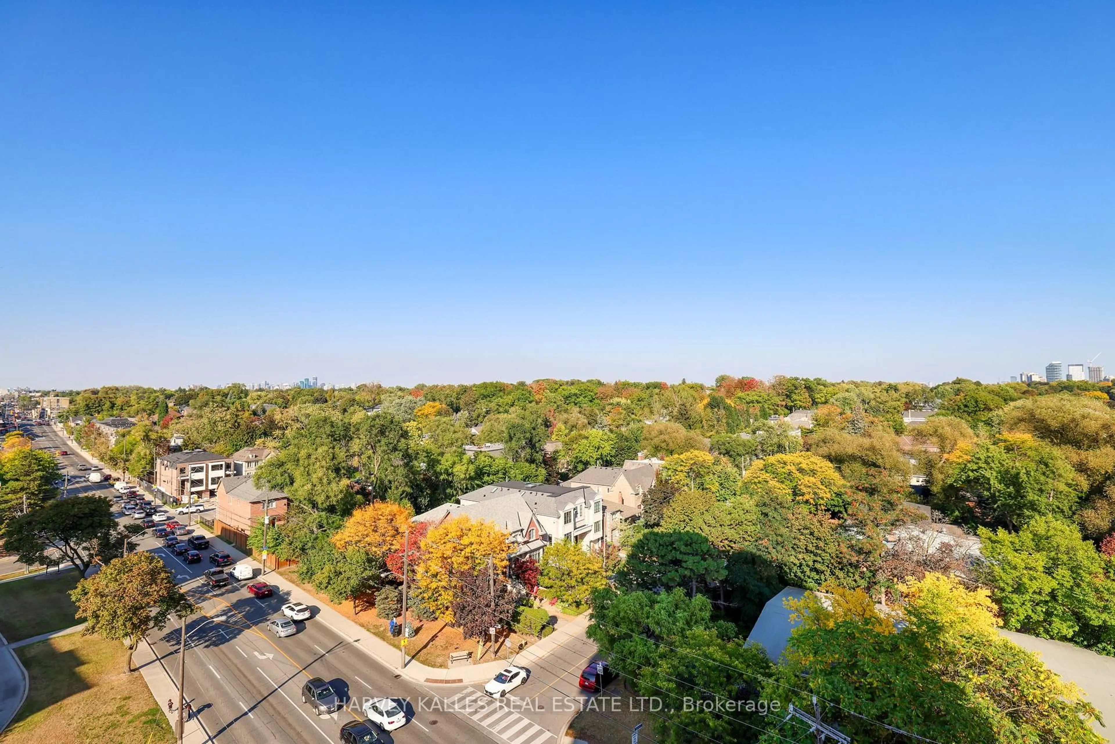 A pic from outside/outdoor area/front of a property/back of a property/a pic from drone, city buildings view from balcony for 2600 Bathurst St #1001, Toronto Ontario M6B 2Z4