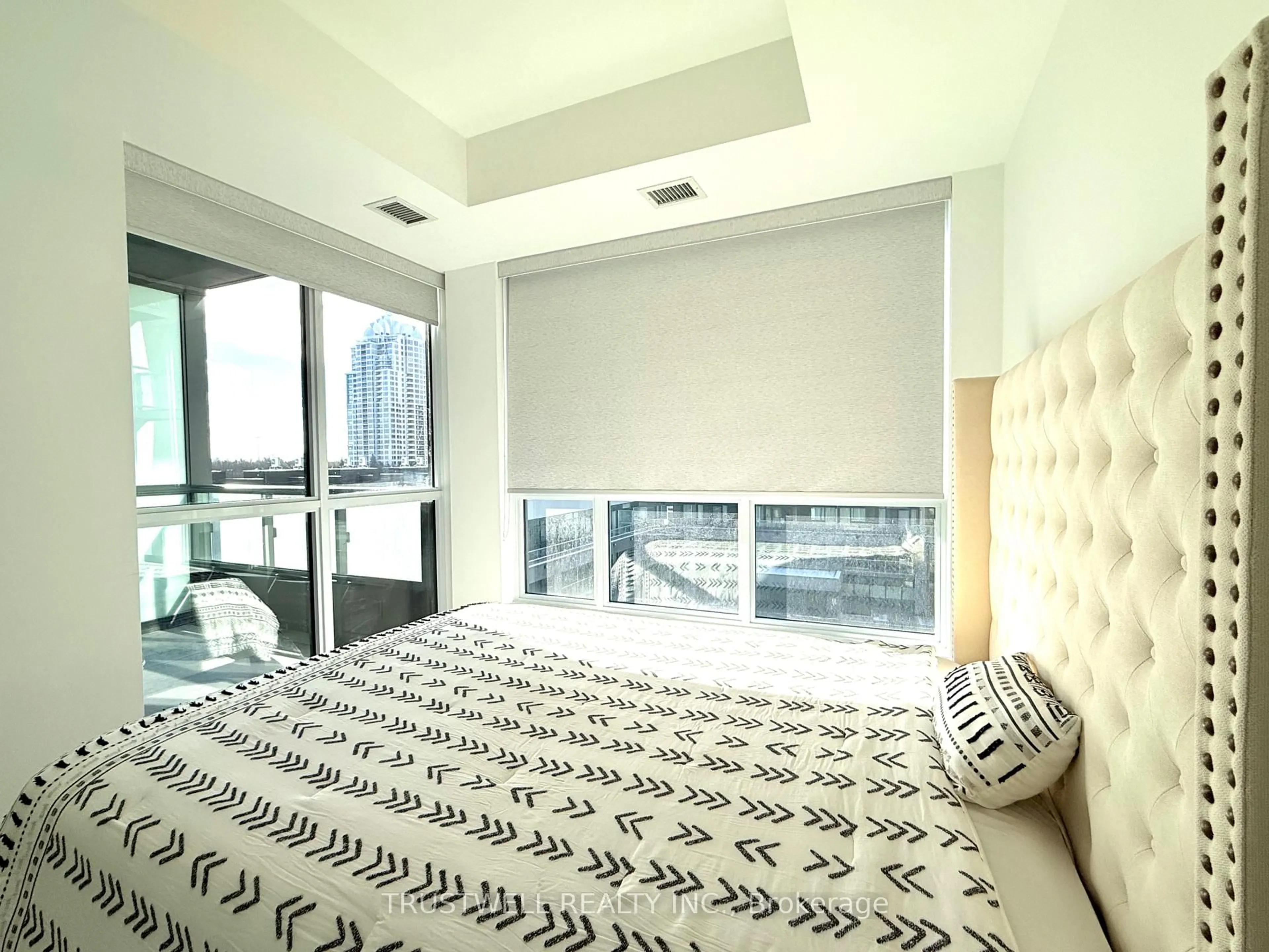 Bedroom with bed, carpet floor for 6 Greenbriar Rd #503, Toronto Ontario M2K 0H6