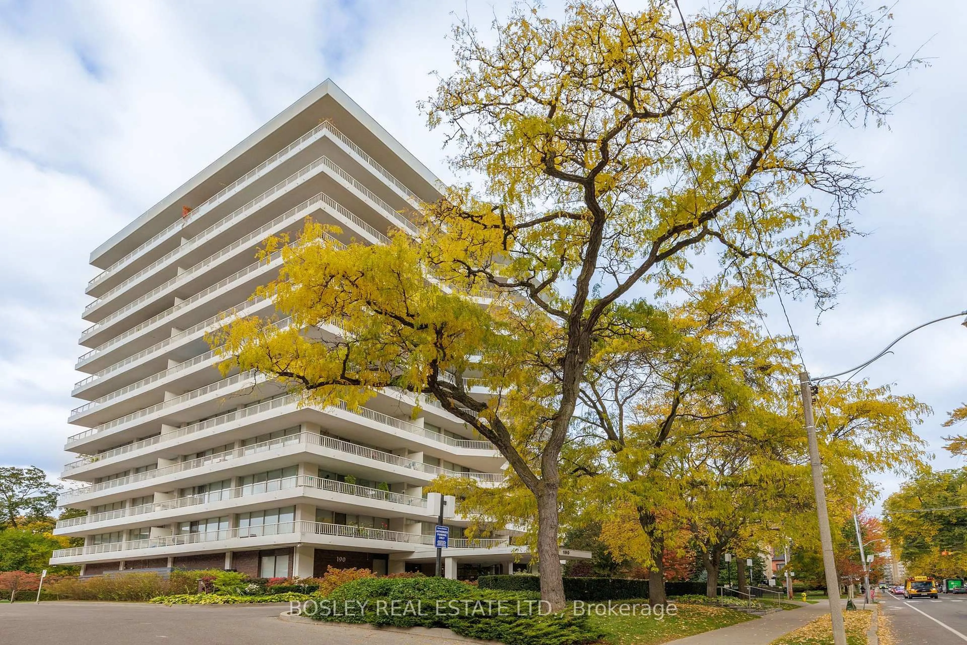 Patio, building for 190 St George St #201, Toronto Ontario M5R 2N4