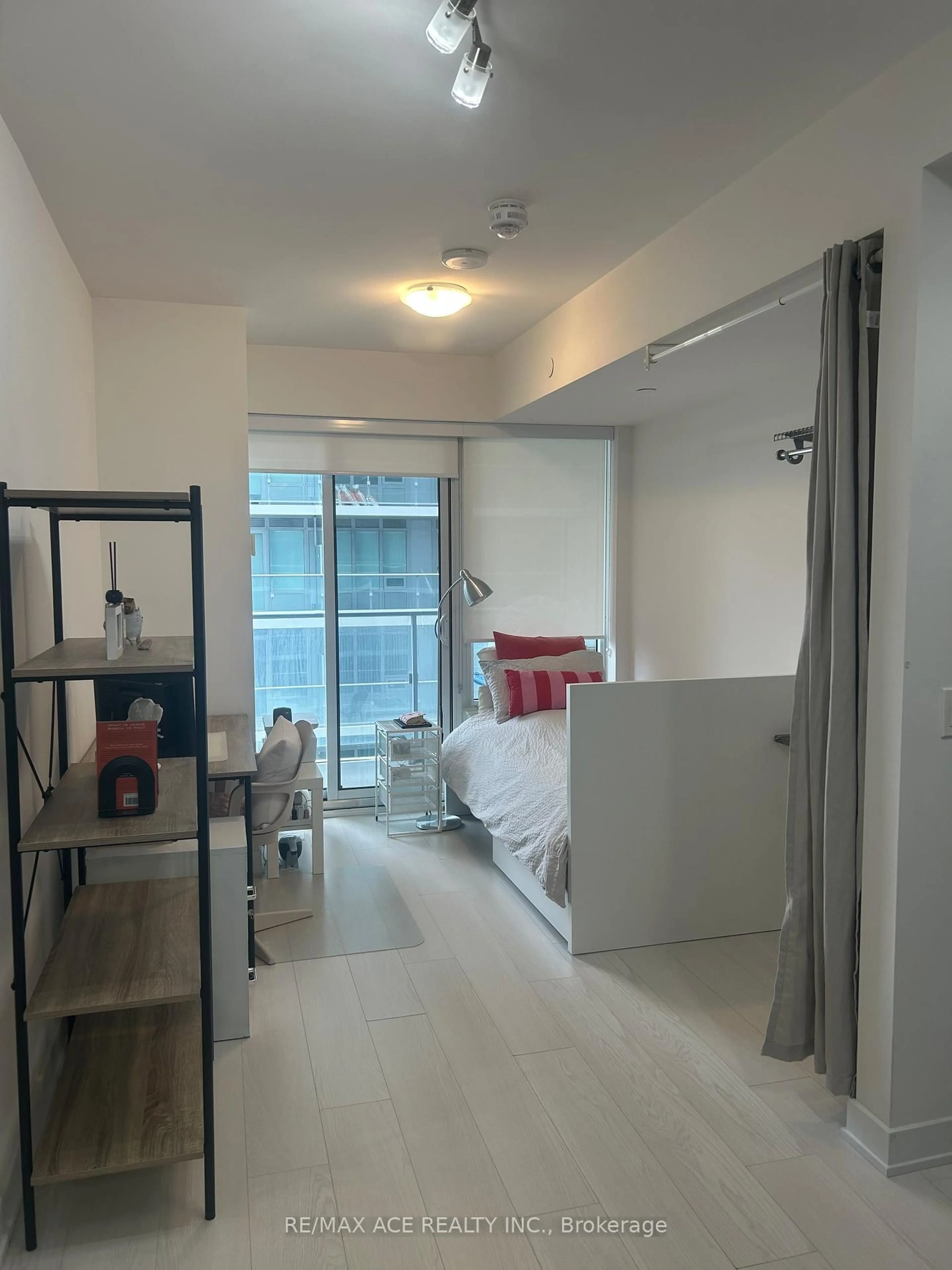 A pic of a room for 195 Redpath Ave #2314, Toronto Ontario M4P 0E4