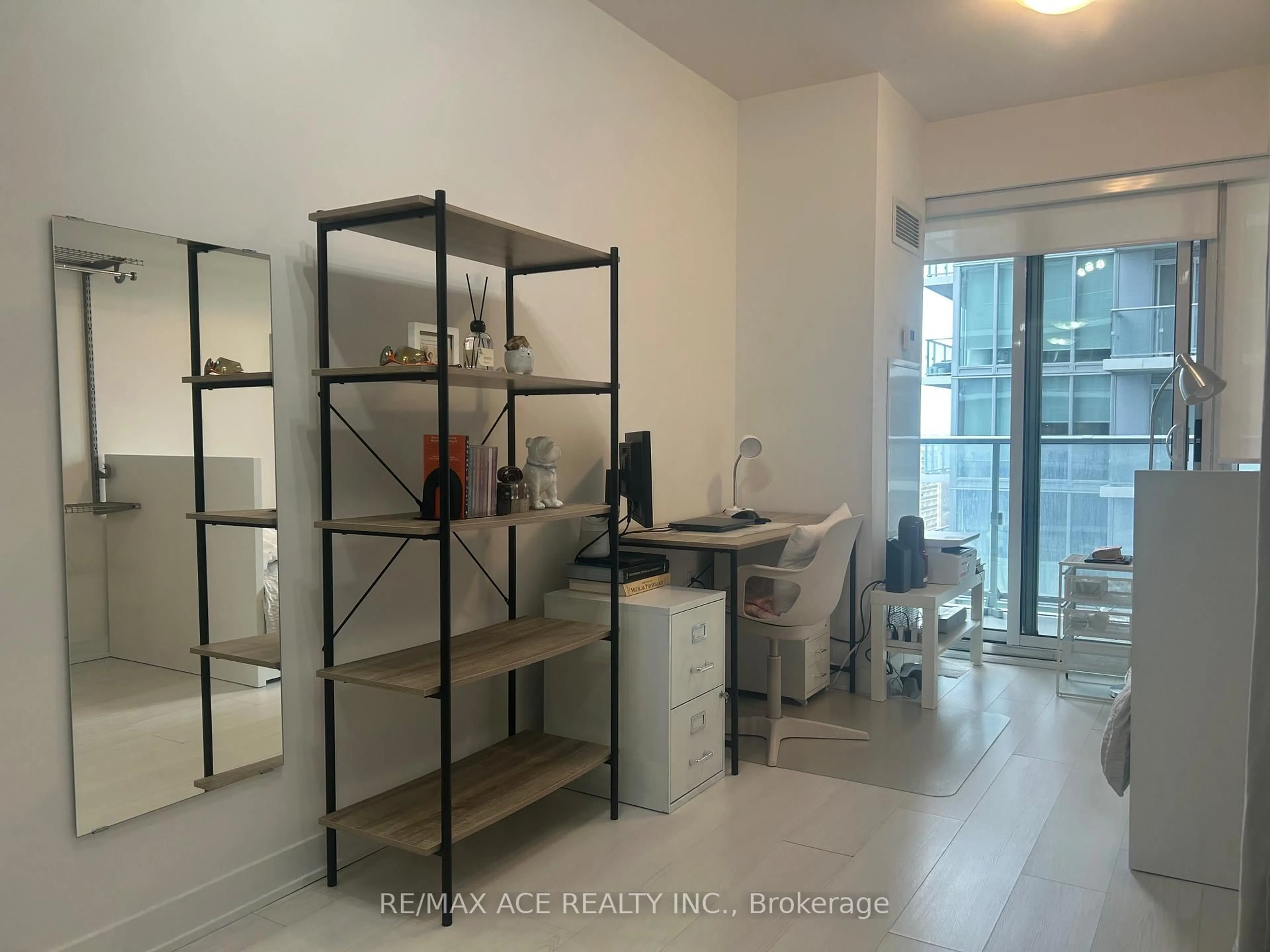 A pic of a room for 195 Redpath Ave #2314, Toronto Ontario M4P 0E4