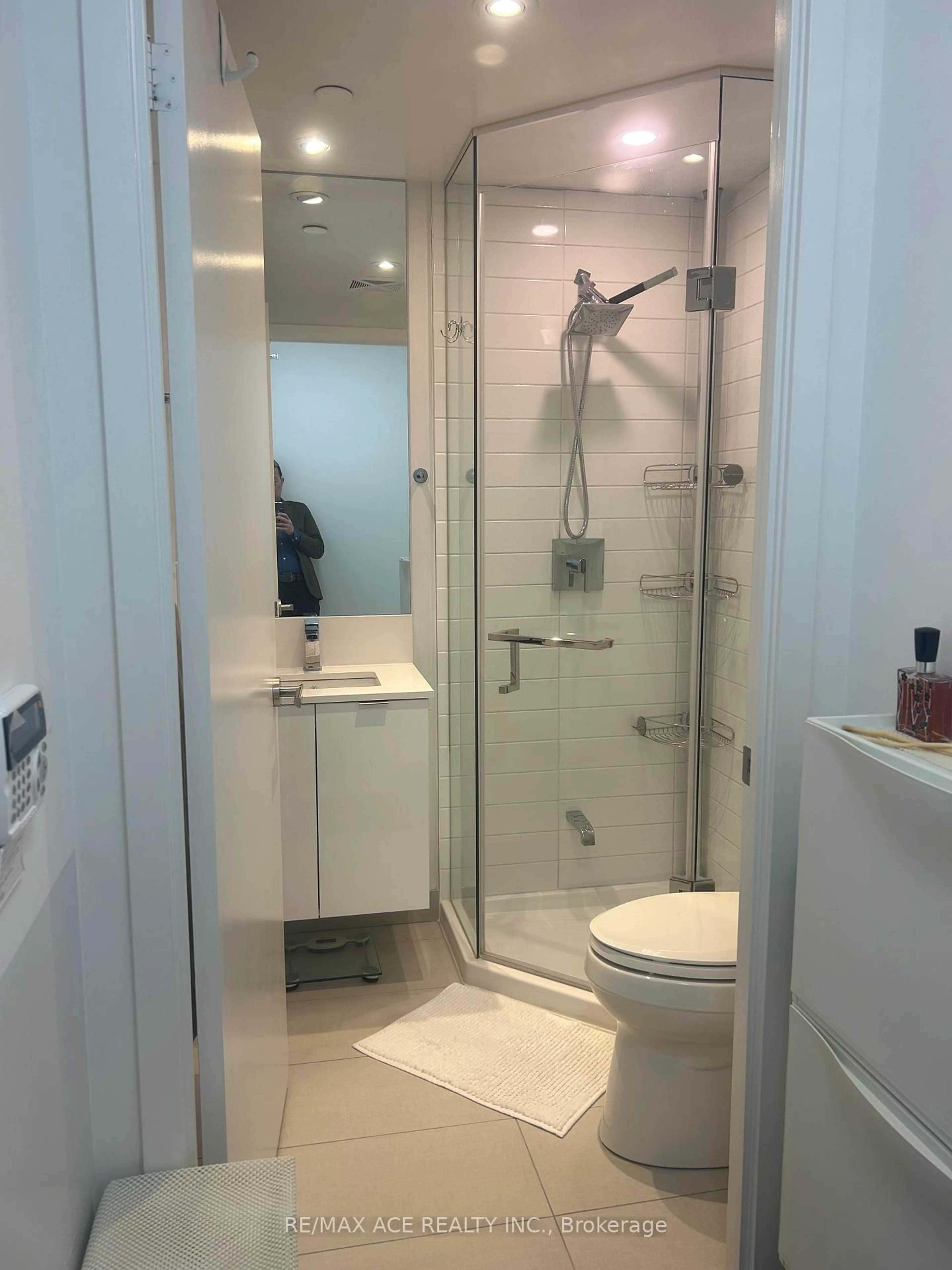 Standard bathroom, unknown for 195 Redpath Ave #2314, Toronto Ontario M4P 0E4