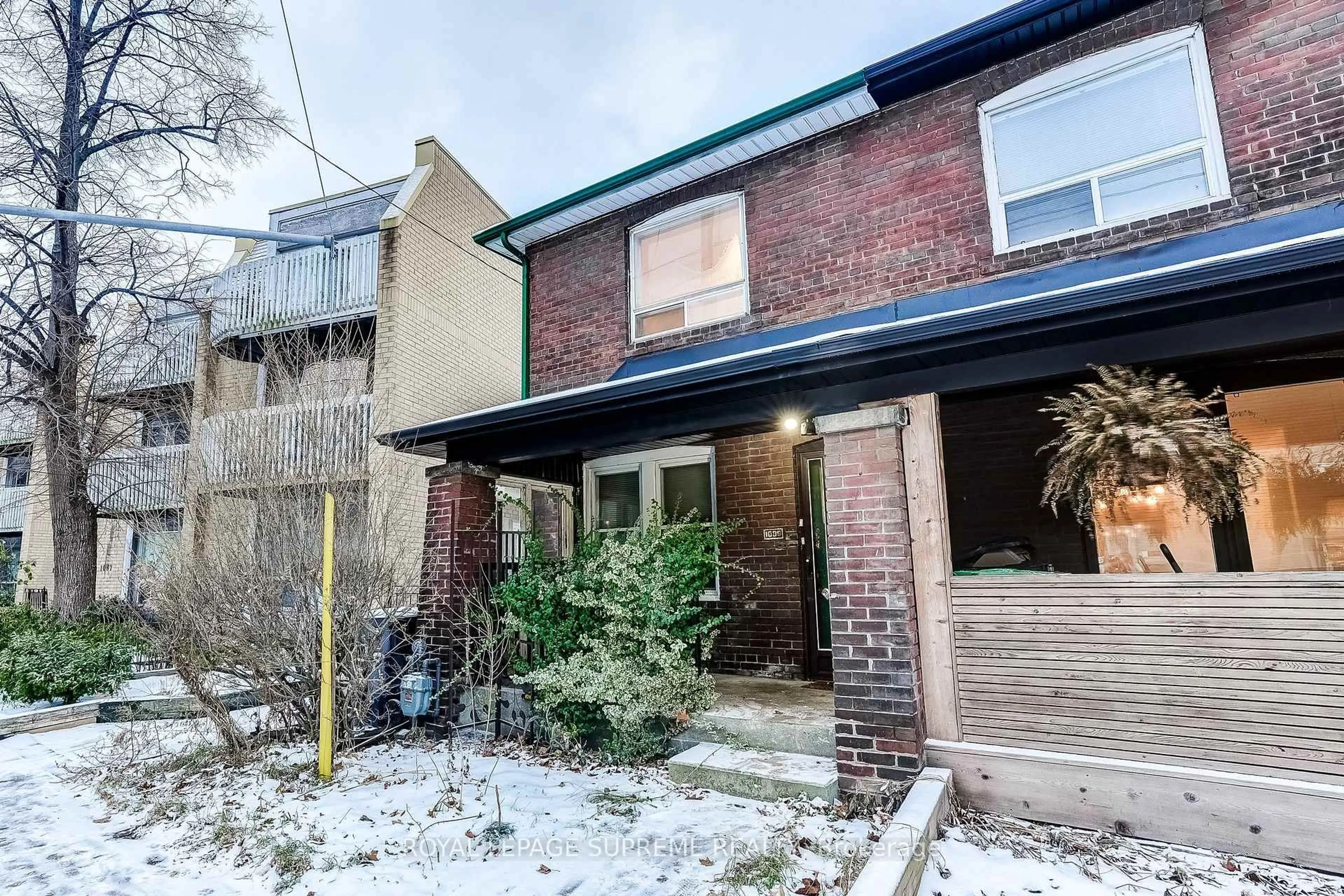 Home with brick exterior material, street for 1089 Davenport Rd, Toronto Ontario M6G 2C3