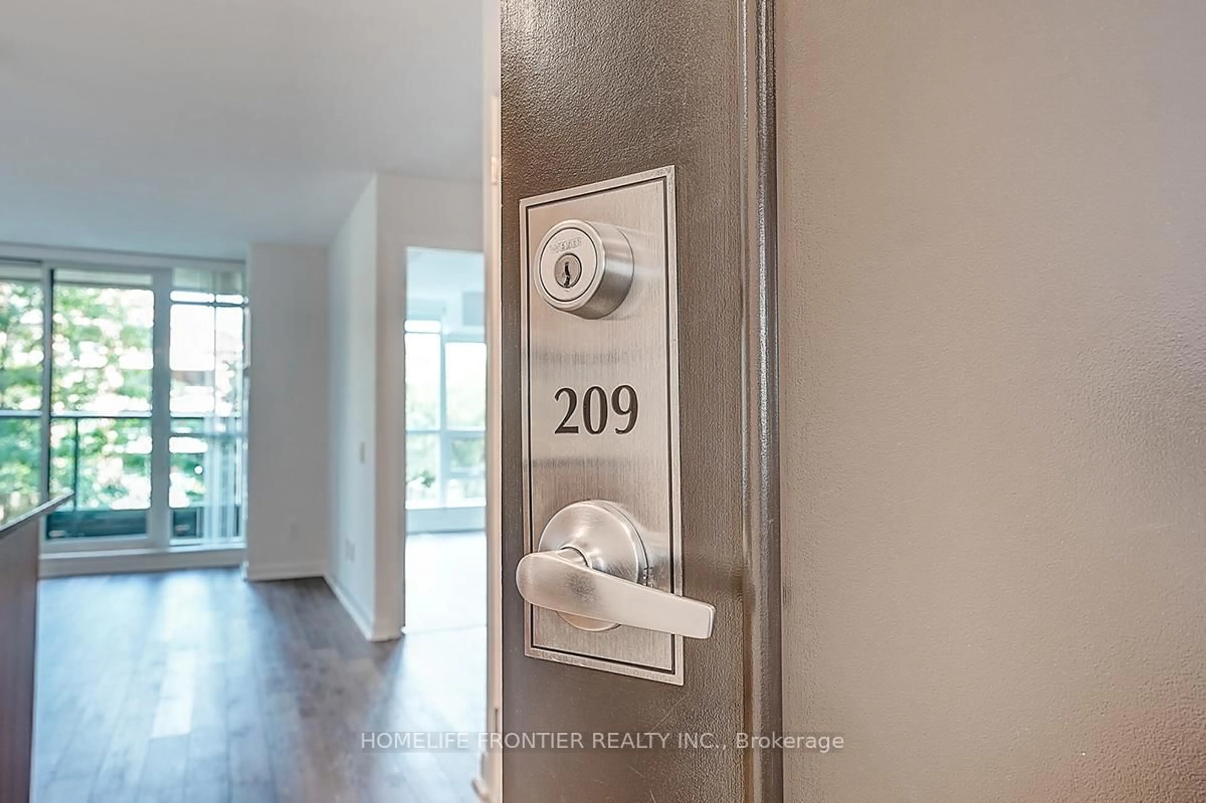 Indoor entryway for 525 Wilson Ave #209, Toronto Ontario M3H 0A7