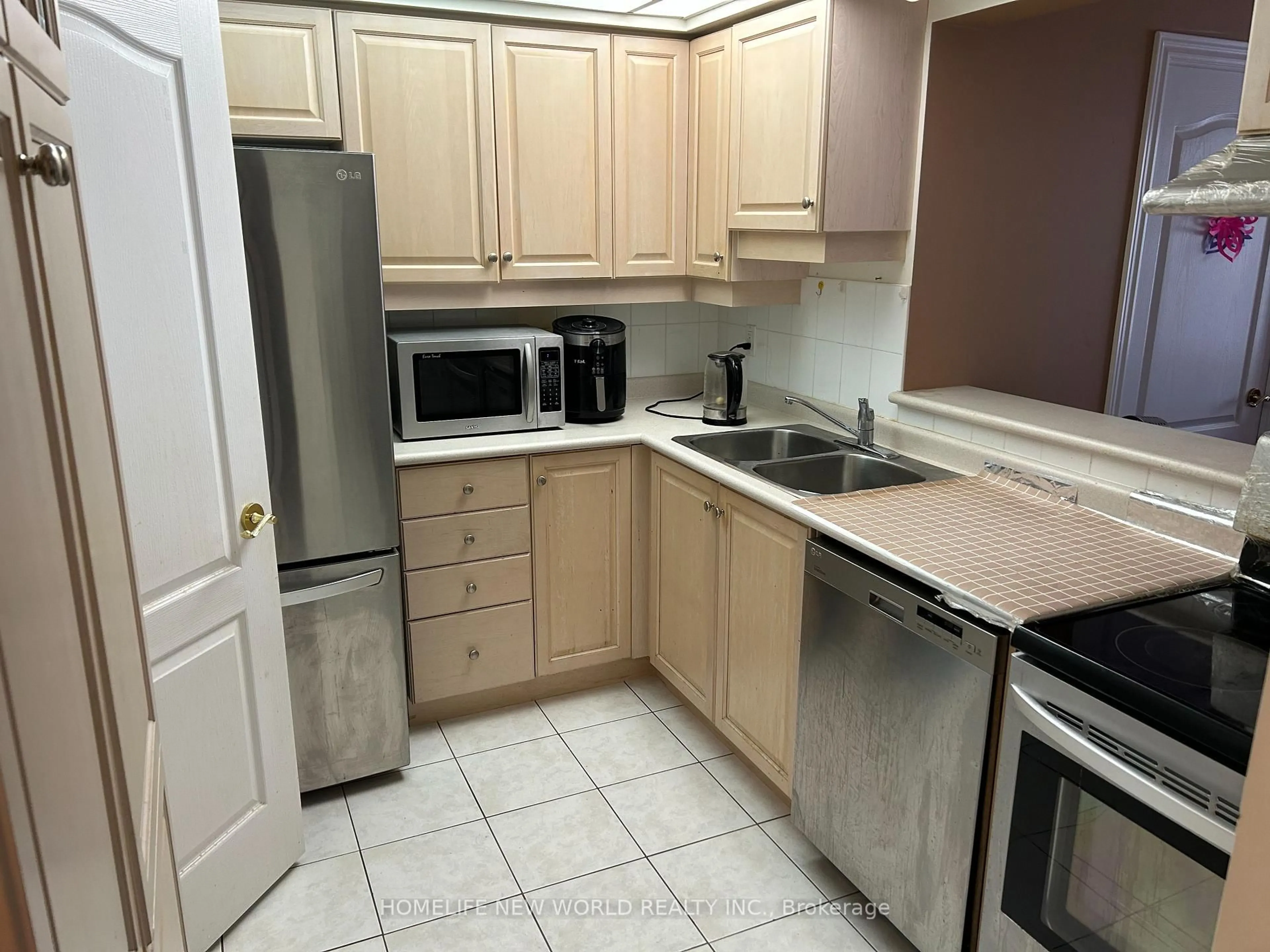 Standard kitchen, unknown for 5418 Yonge St #316, Toronto Ontario M2N 6X4