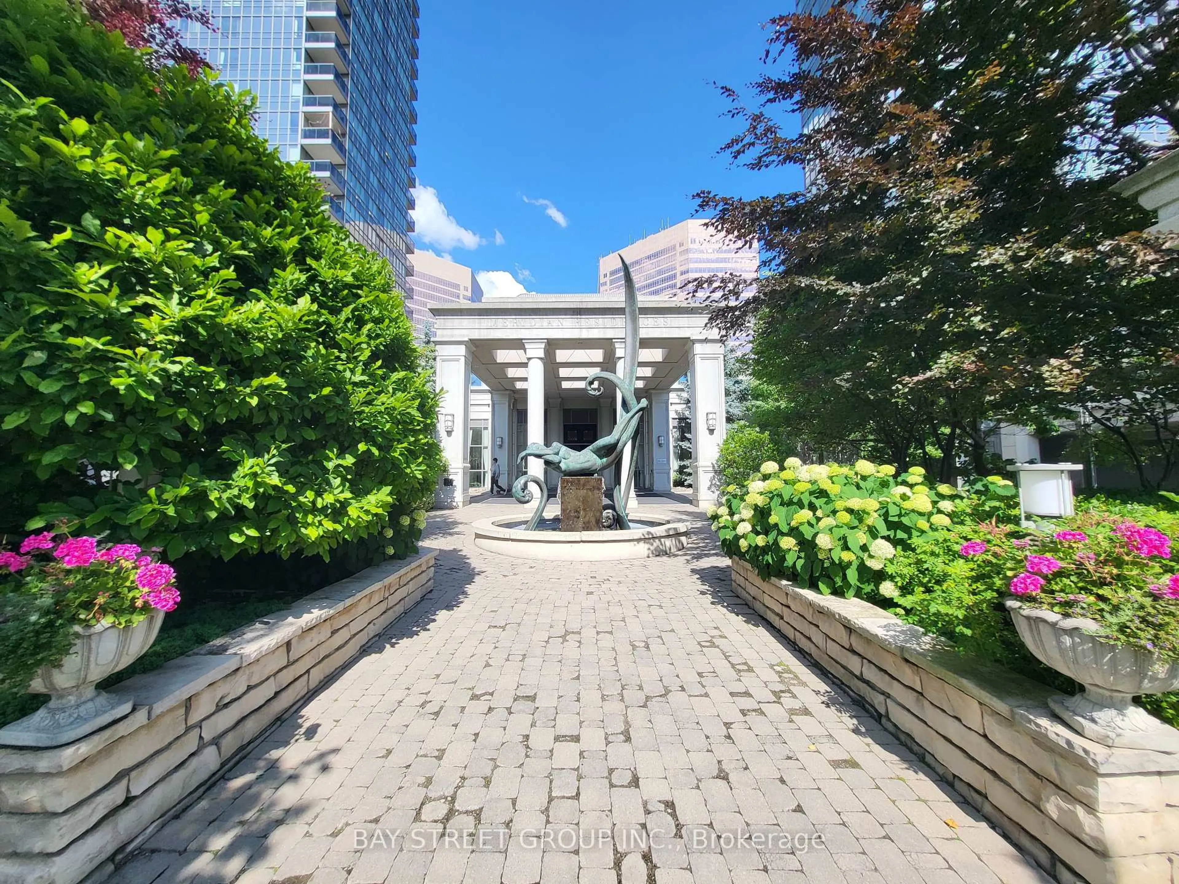 Patio, street for 15 Greenview Ave #1413, Toronto Ontario M2M 4M7