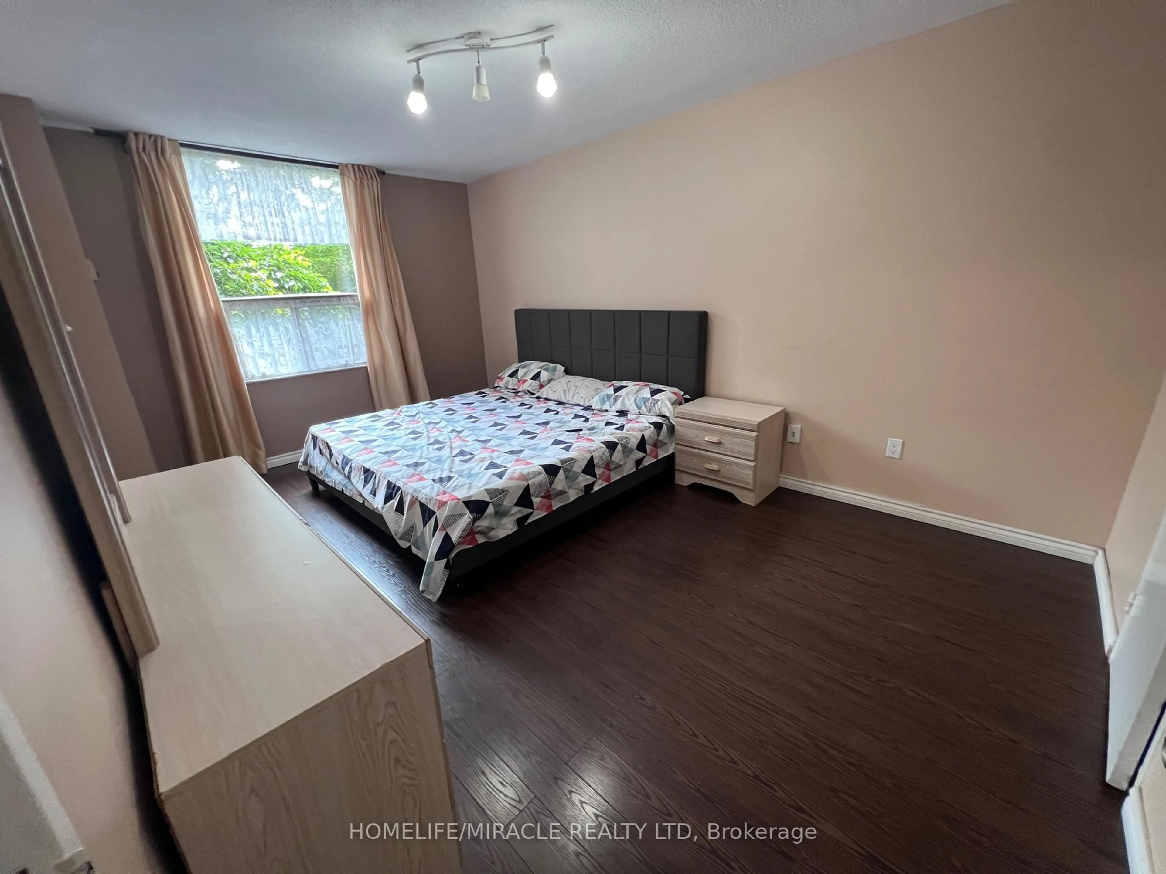 A pic of a room for 5 Shady Golfway #105, Toronto Ontario M3C 3A5