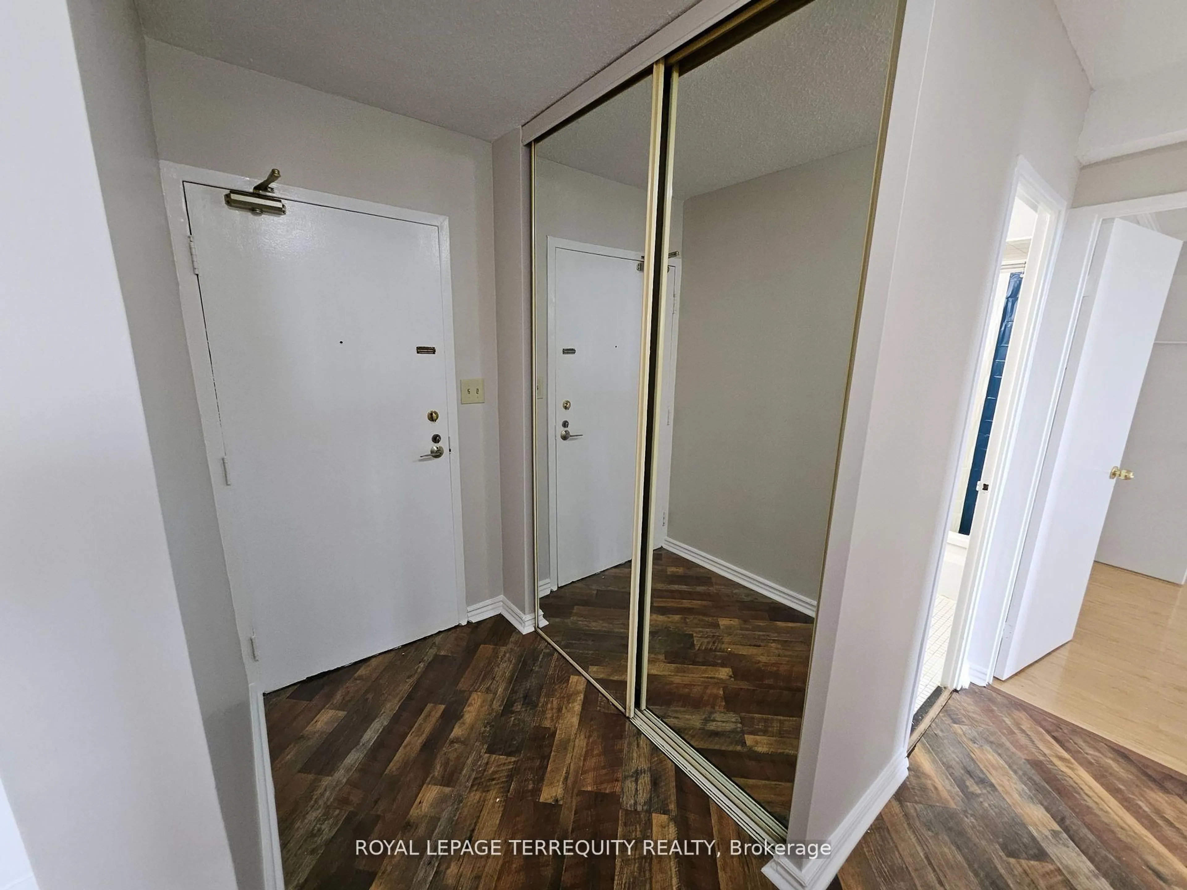 Unknown for 5 Shady Gfwy #1402, Toronto Ontario M3C 3A5