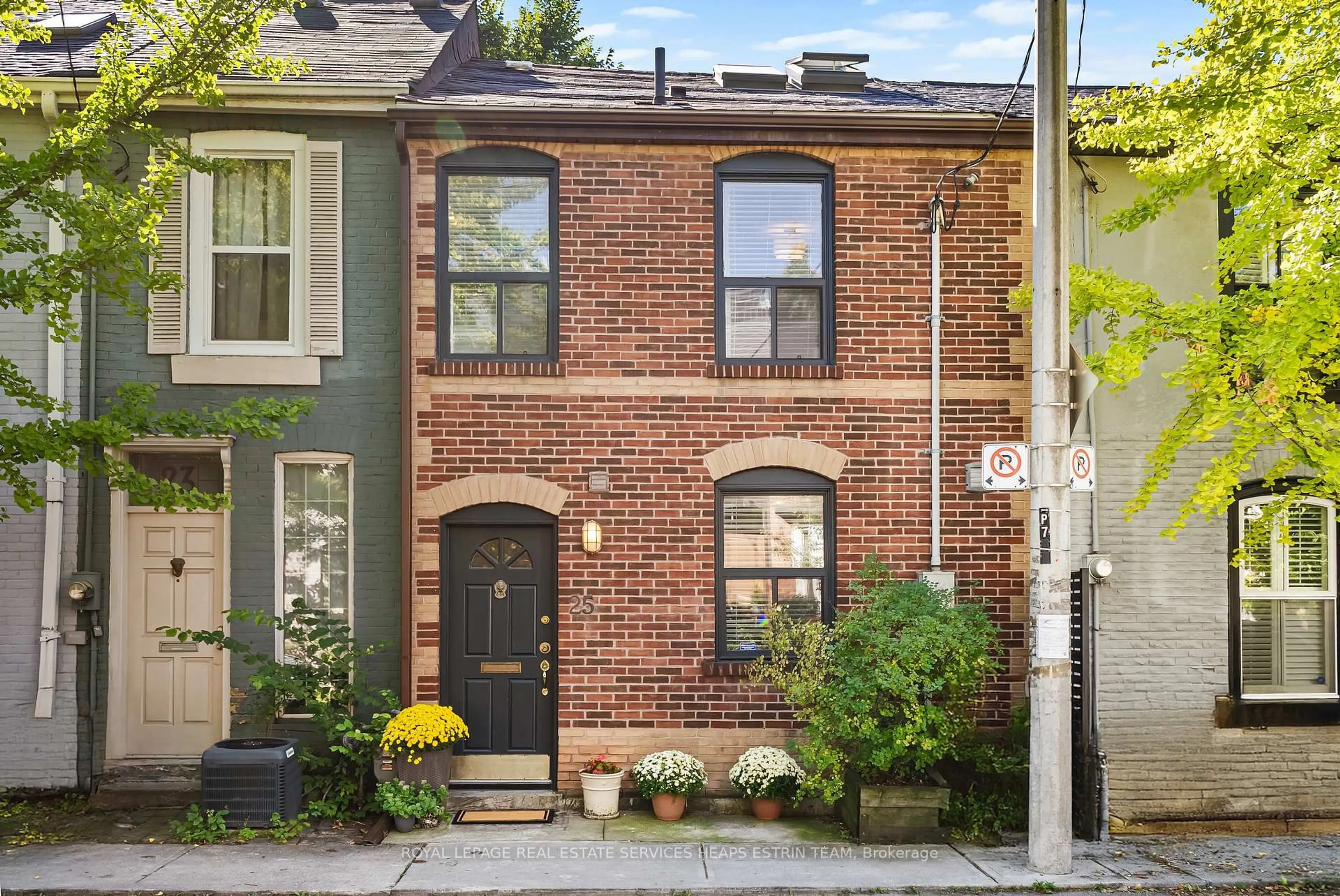 Home with brick exterior material, street for 25 Bishop St, Toronto Ontario M5R 1N3