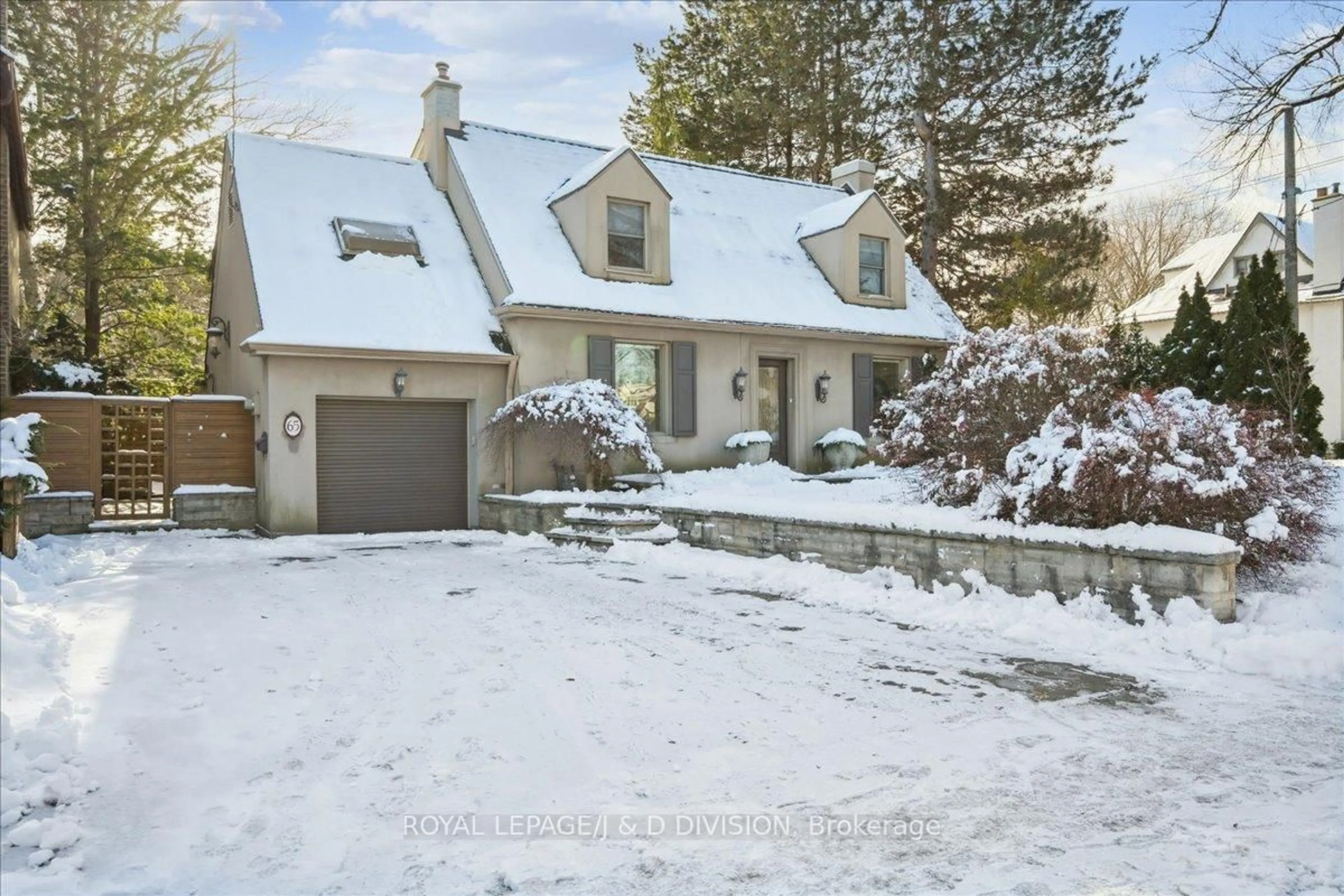 A pic from outside/outdoor area/front of a property/back of a property/a pic from drone, street for 65 Chatsworth Dr, Toronto Ontario M4R 1R6