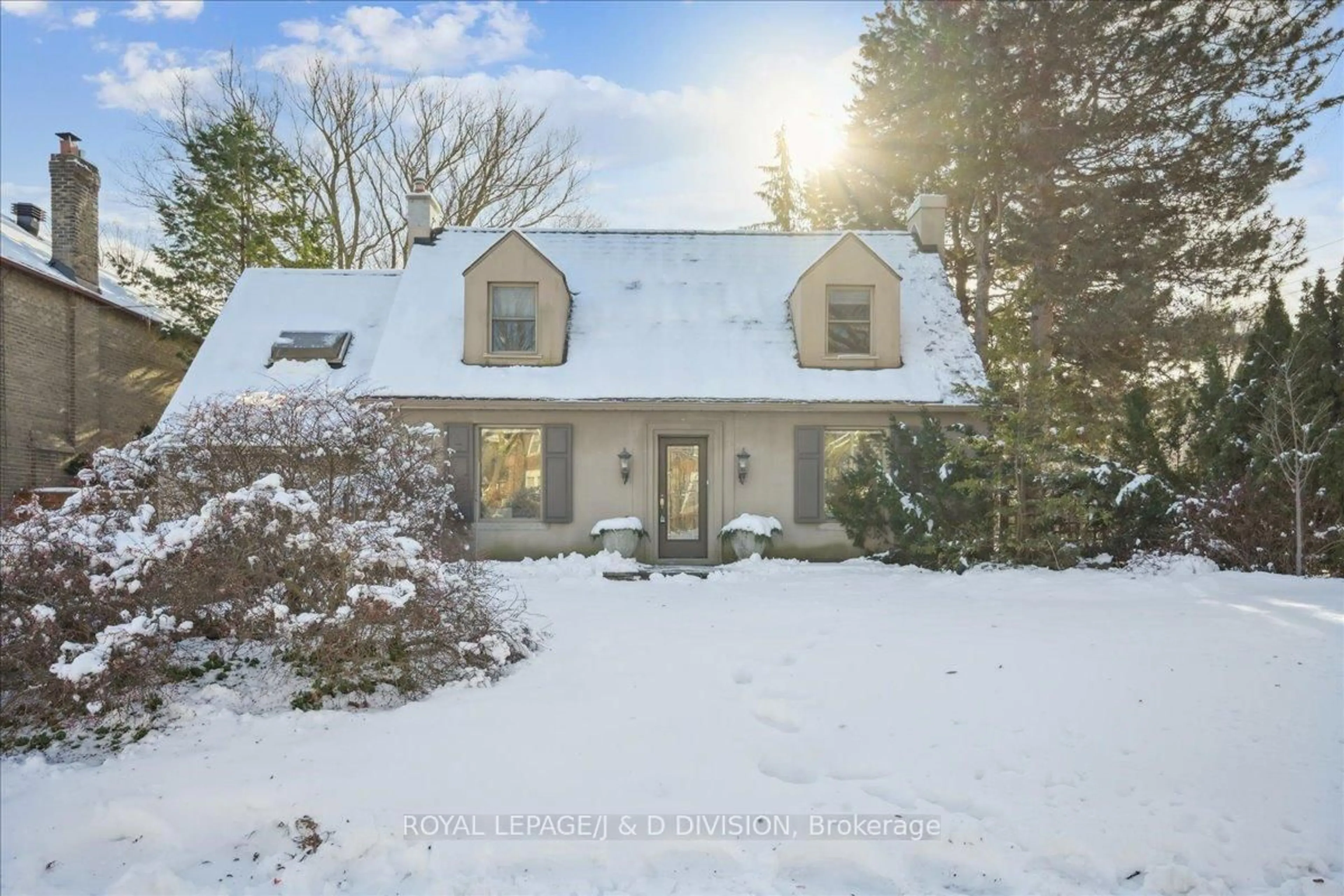 A pic from outside/outdoor area/front of a property/back of a property/a pic from drone, street for 65 Chatsworth Dr, Toronto Ontario M4R 1R6