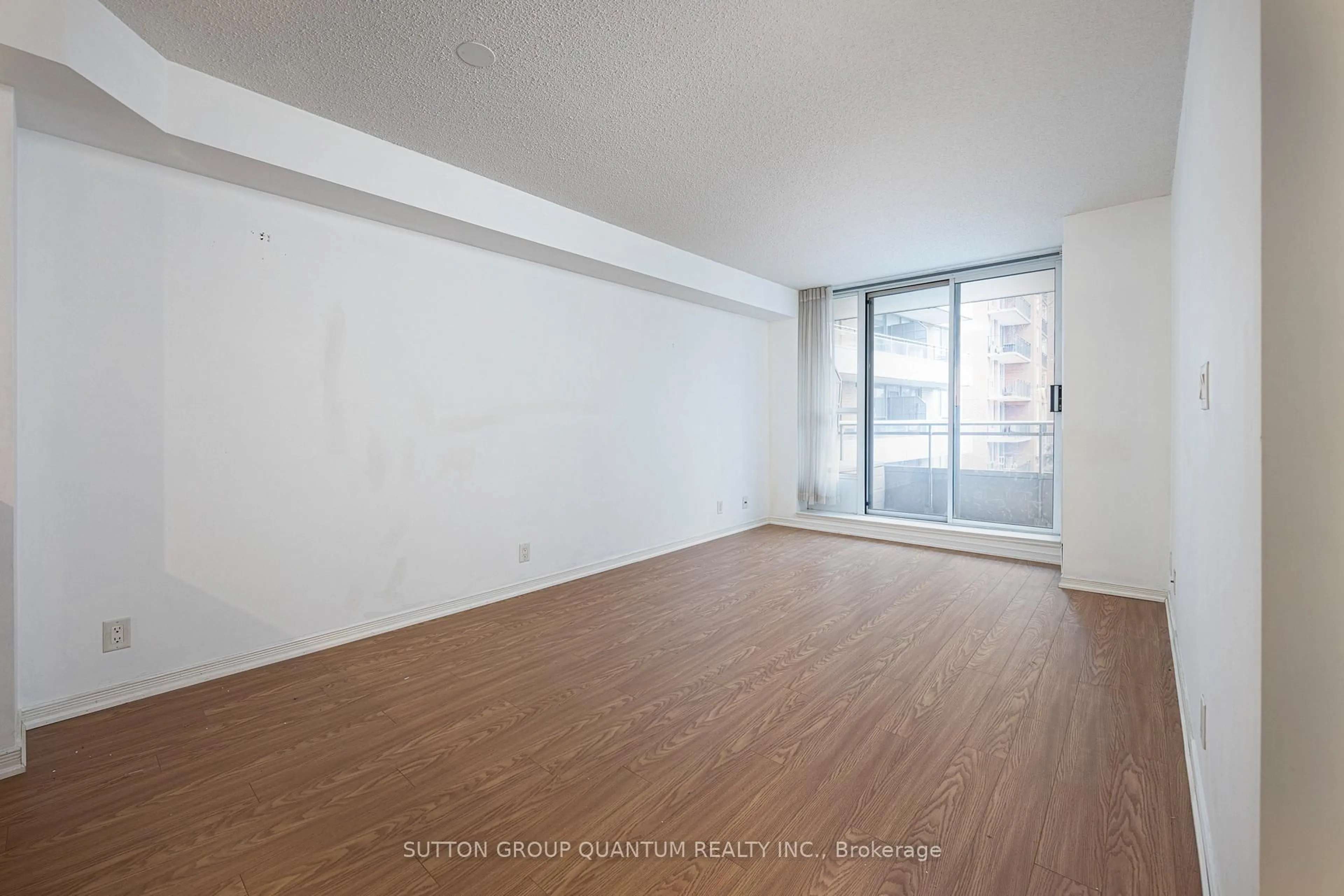 A pic of a room for 245 Davisville Ave #302, Toronto Ontario M4S 3H4