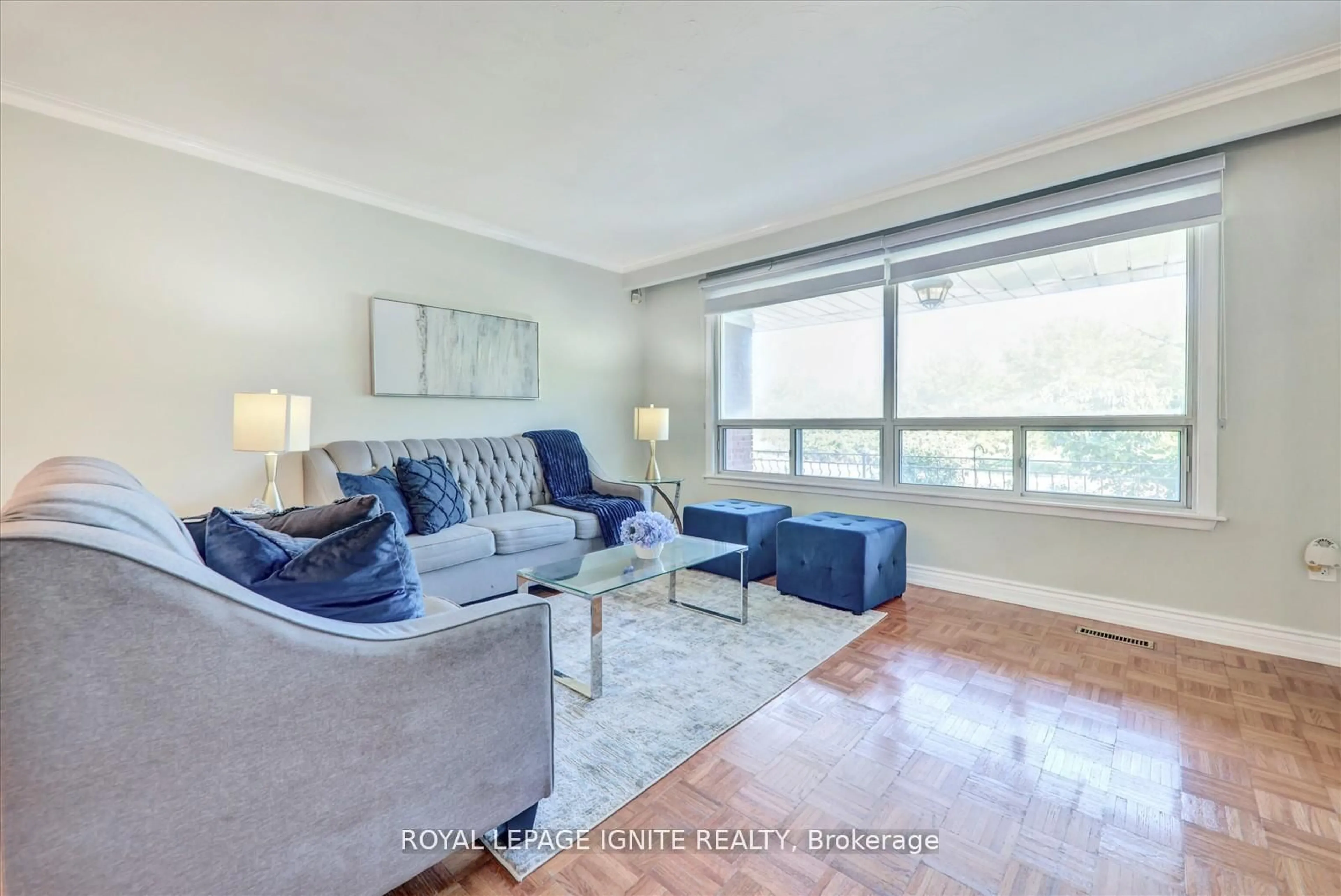 Living room with furniture, unknown for 237 Blake Ave, Toronto Ontario M2M 1B8