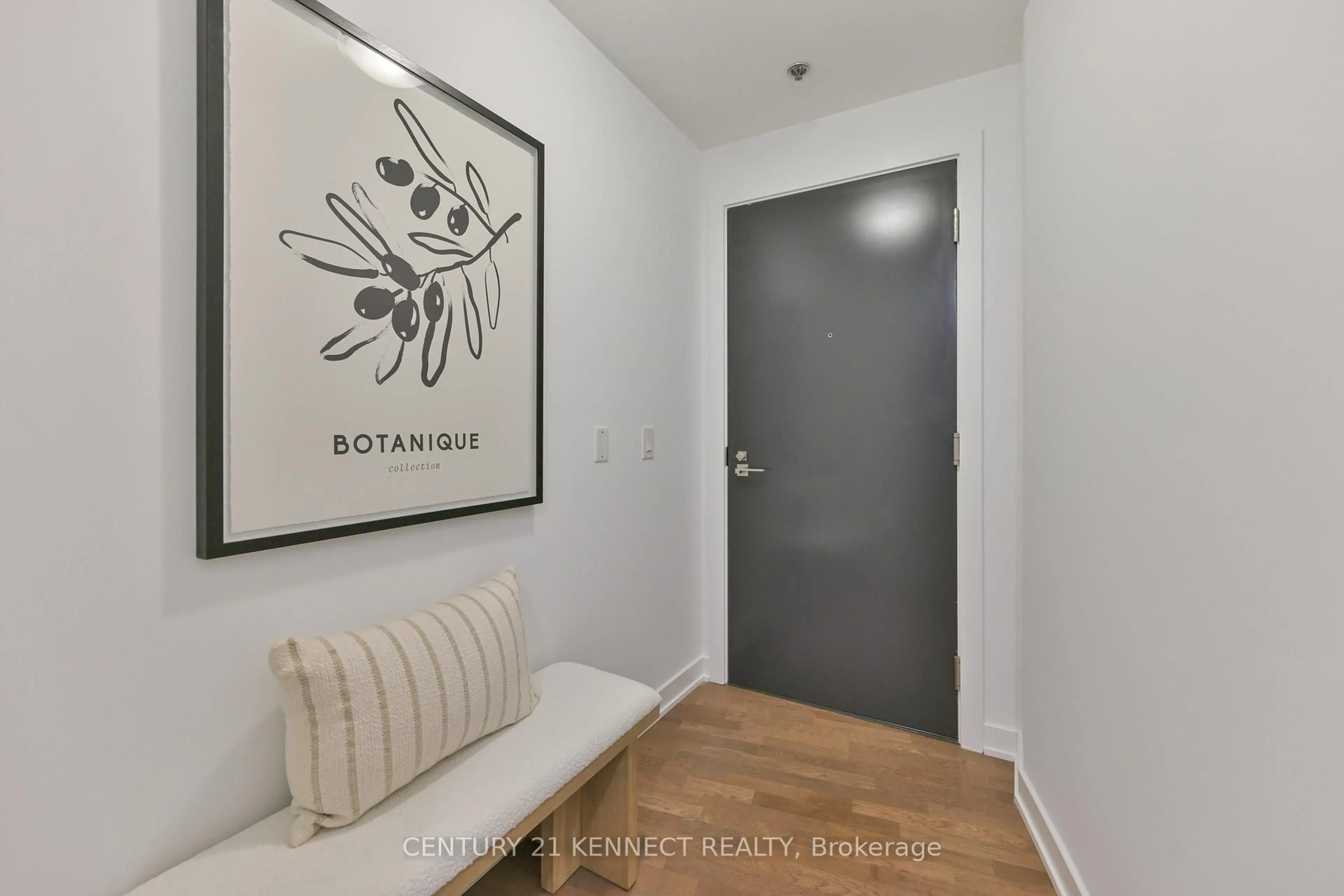 Indoor entryway for 15 Beverley St #607, Toronto Ontario M5T 0B3