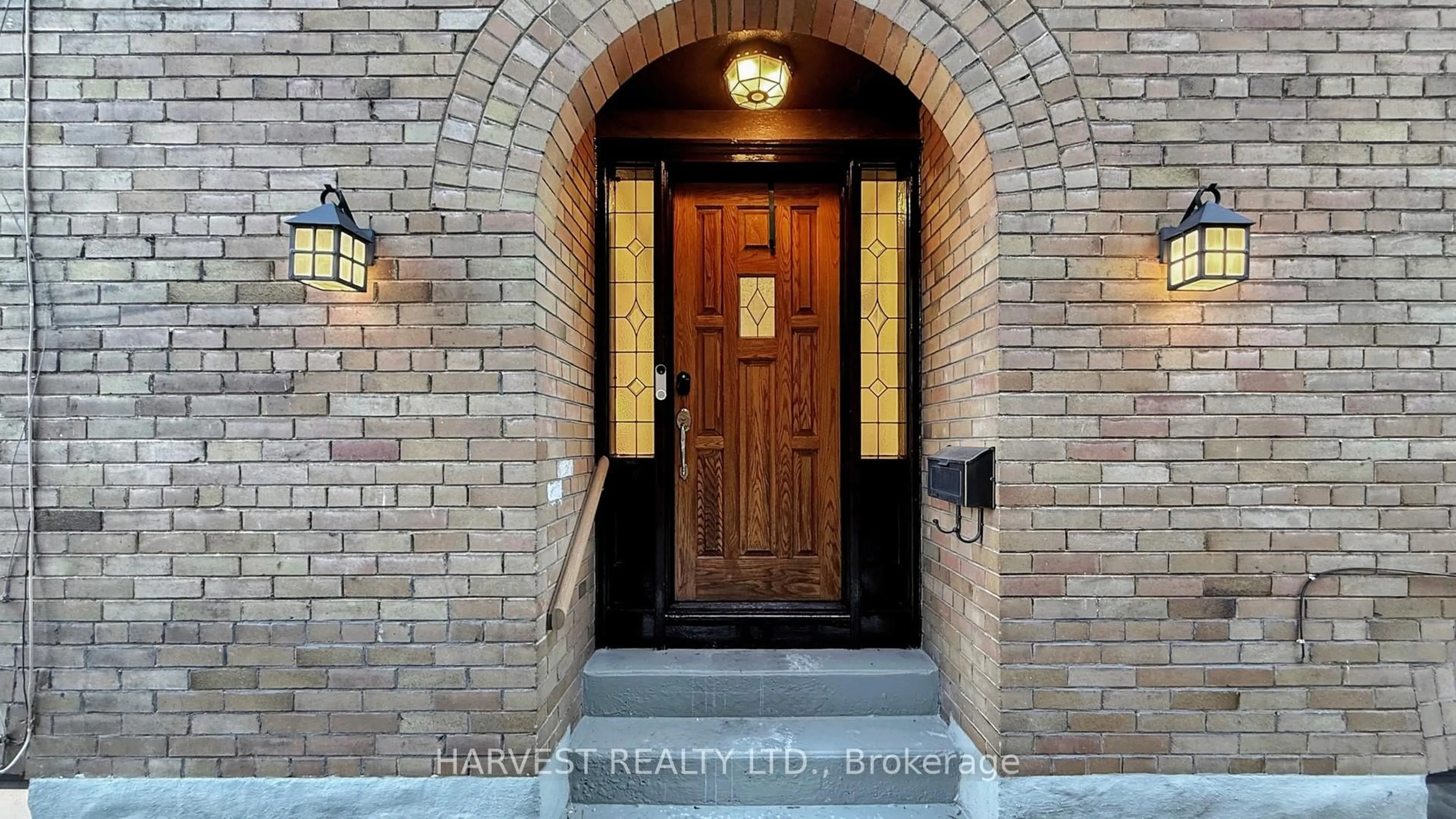 Indoor entryway for 49 Chudleigh Ave, Toronto Ontario M4R 1T4