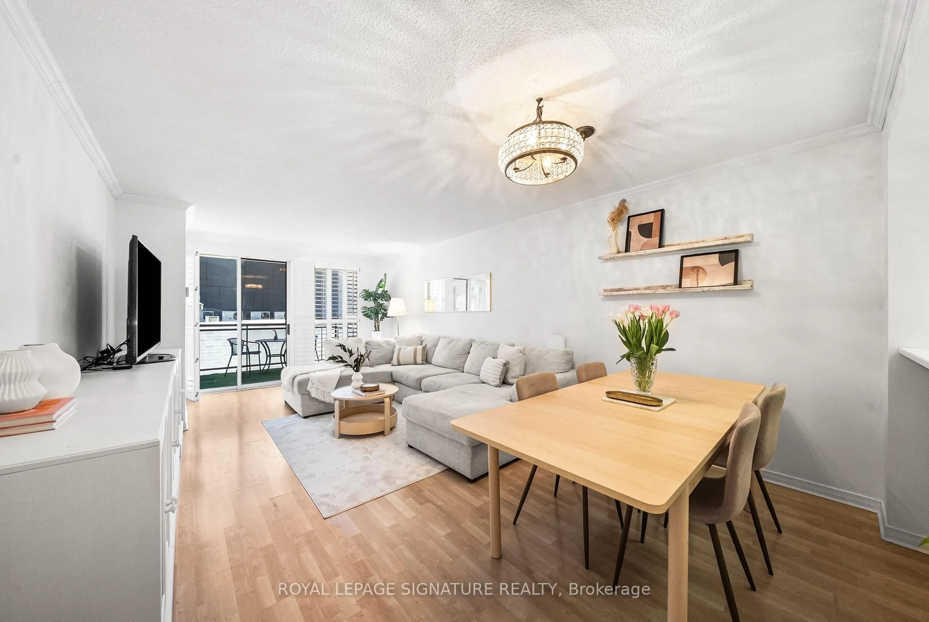 Living room with furniture, wood/laminate floor for 18 Hollywood Ave #206, Toronto Ontario M2N 6P5