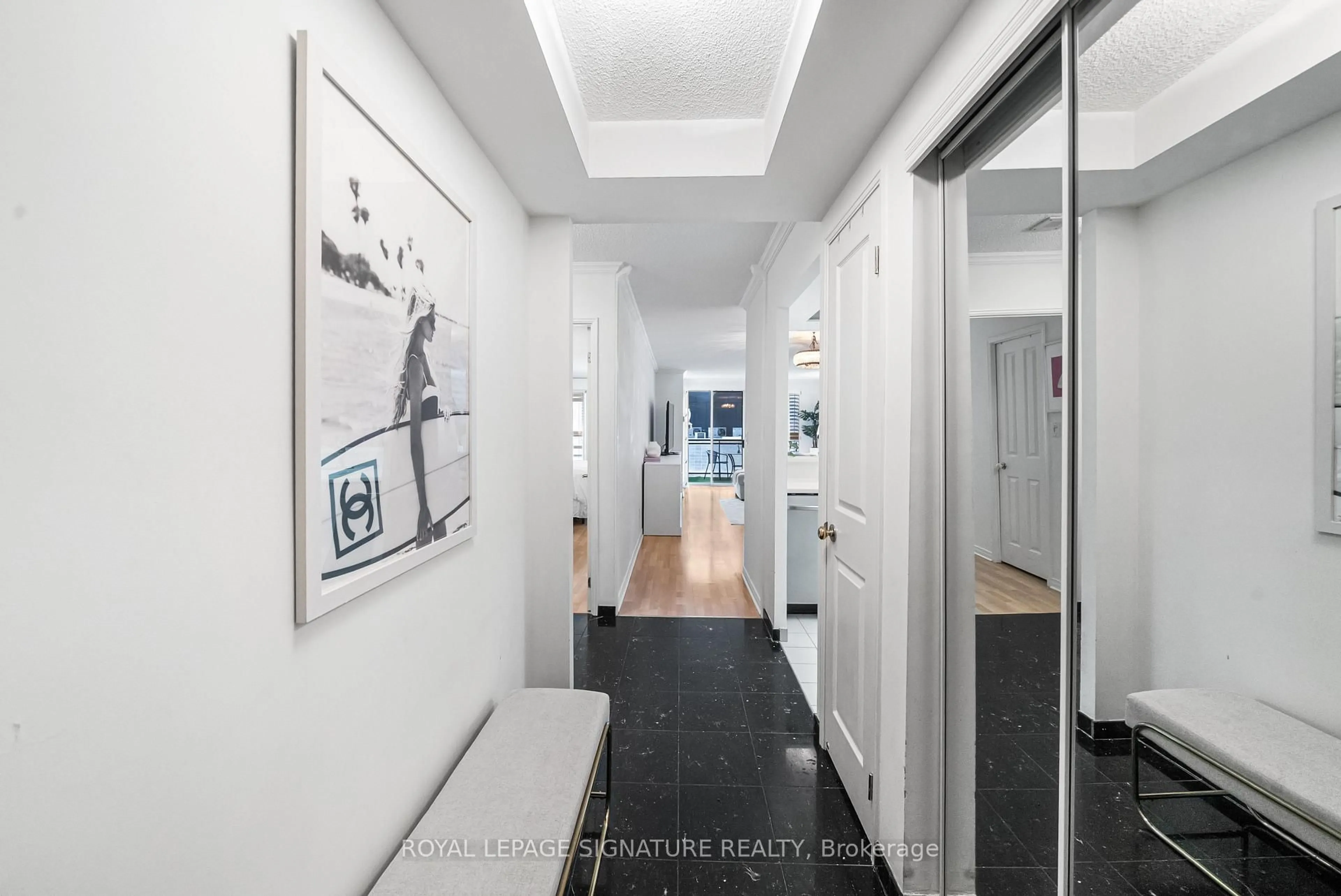 Indoor entryway for 18 Hollywood Ave #206, Toronto Ontario M2N 6P5