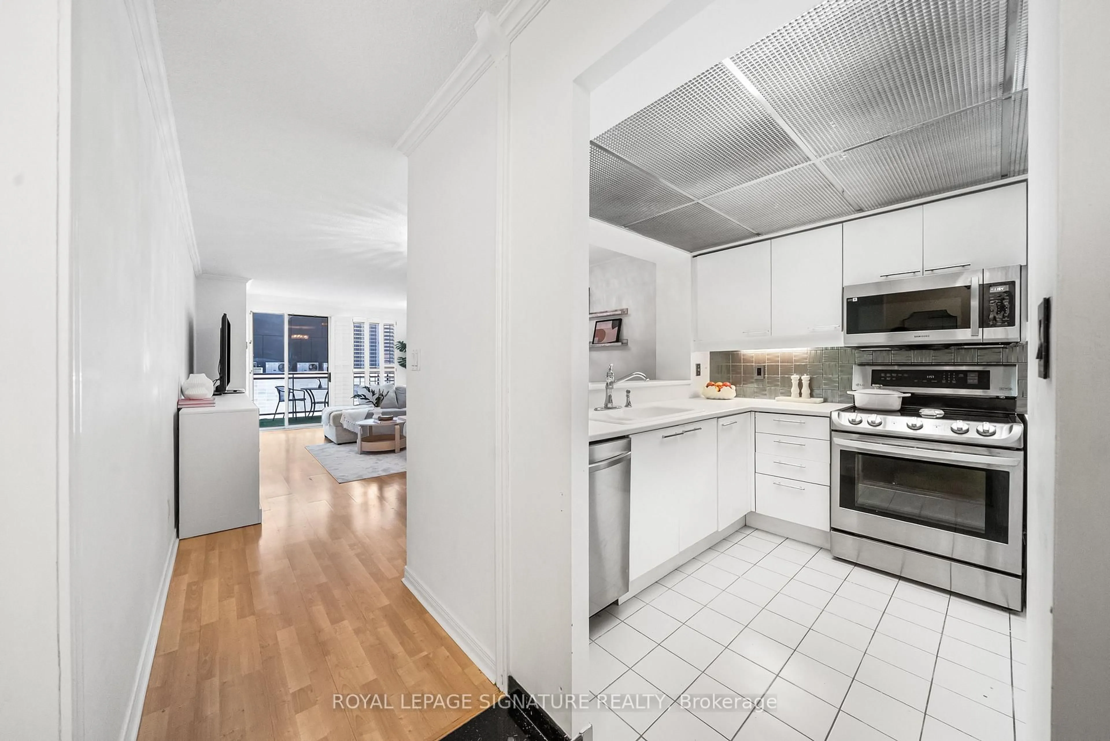 Open concept kitchen, unknown for 18 Hollywood Ave #206, Toronto Ontario M2N 6P5