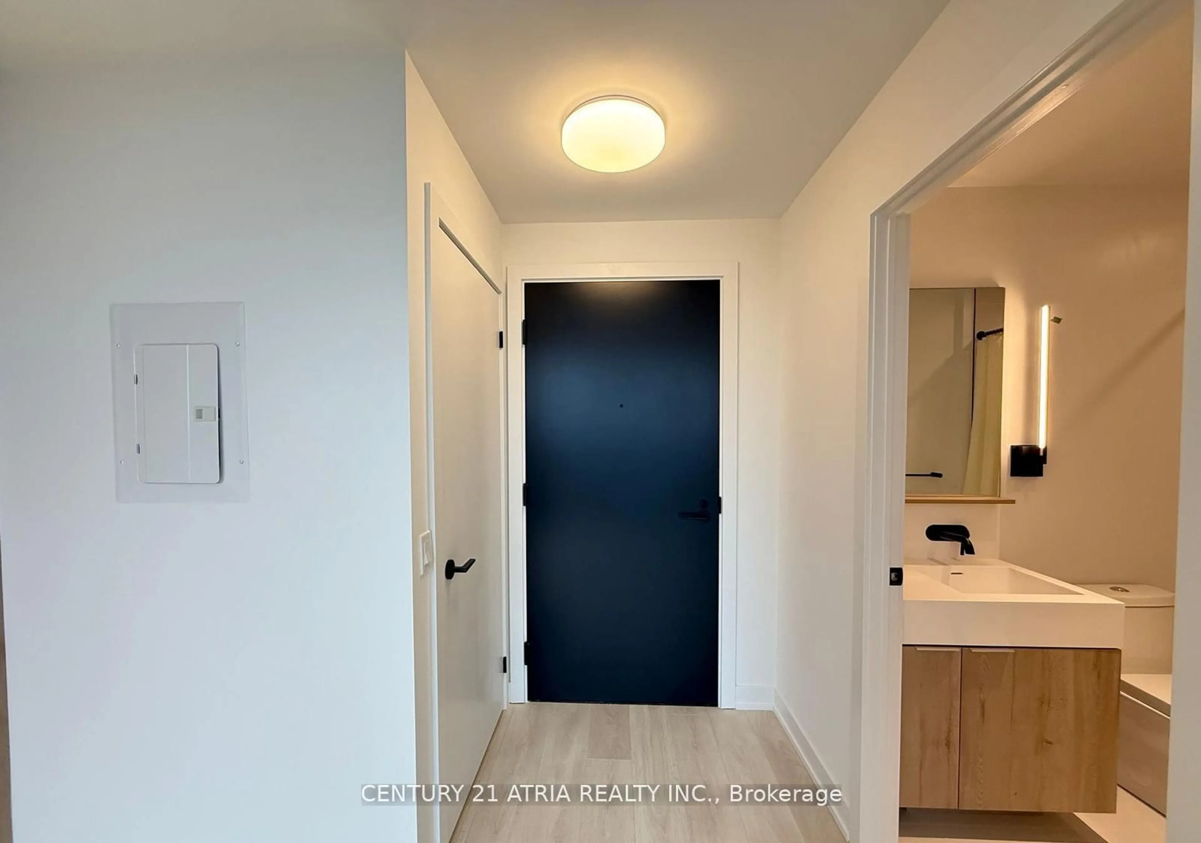 Indoor entryway for 117 Broadway Ave #2910, Toronto Ontario M4P 1V3