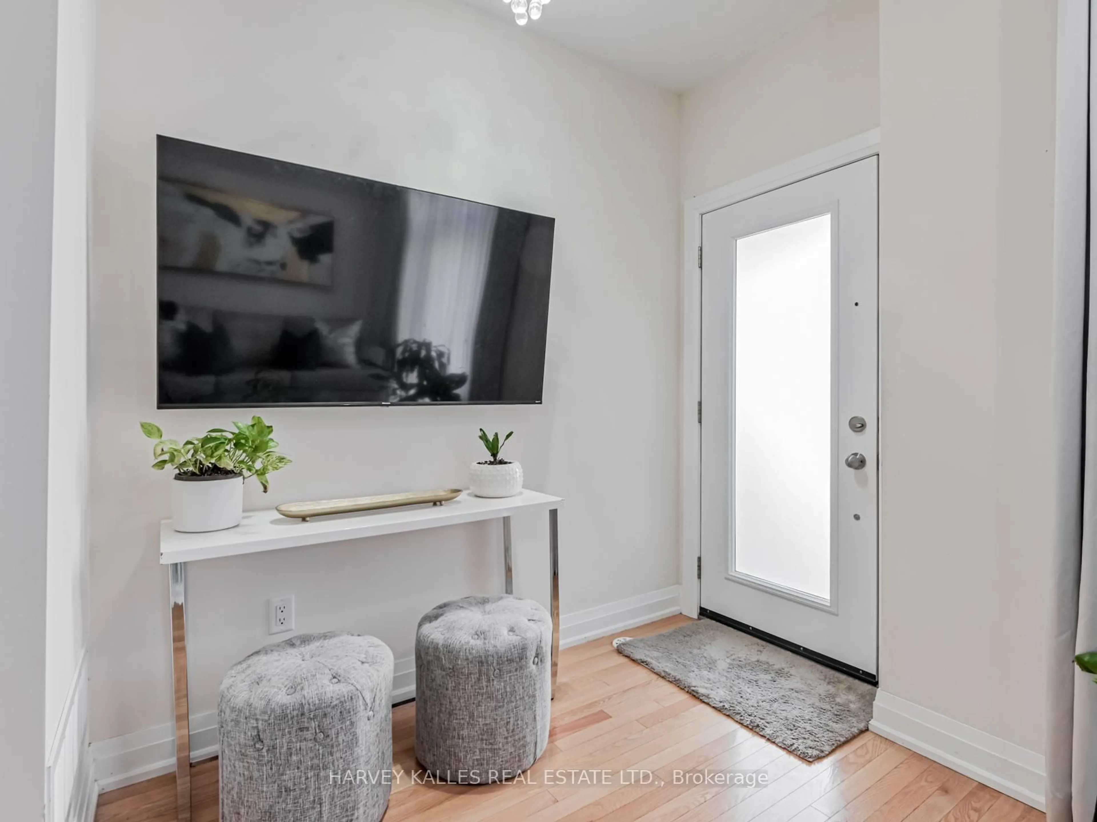 Indoor entryway for 19 Eldora Ave #55, Toronto Ontario M2M 0B5