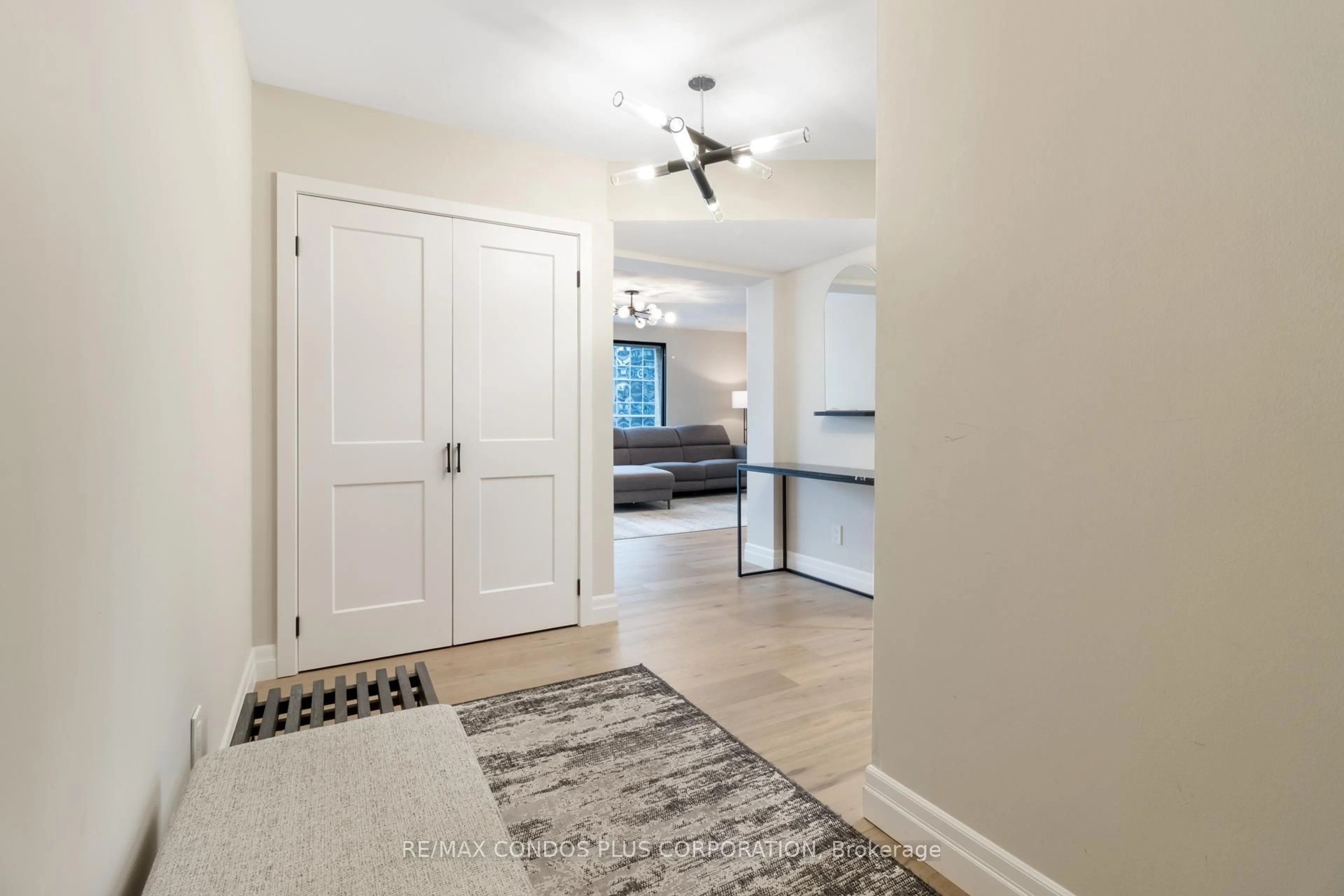 Indoor entryway for 55 Harbour Square #1318, Toronto Ontario M5J 2L1