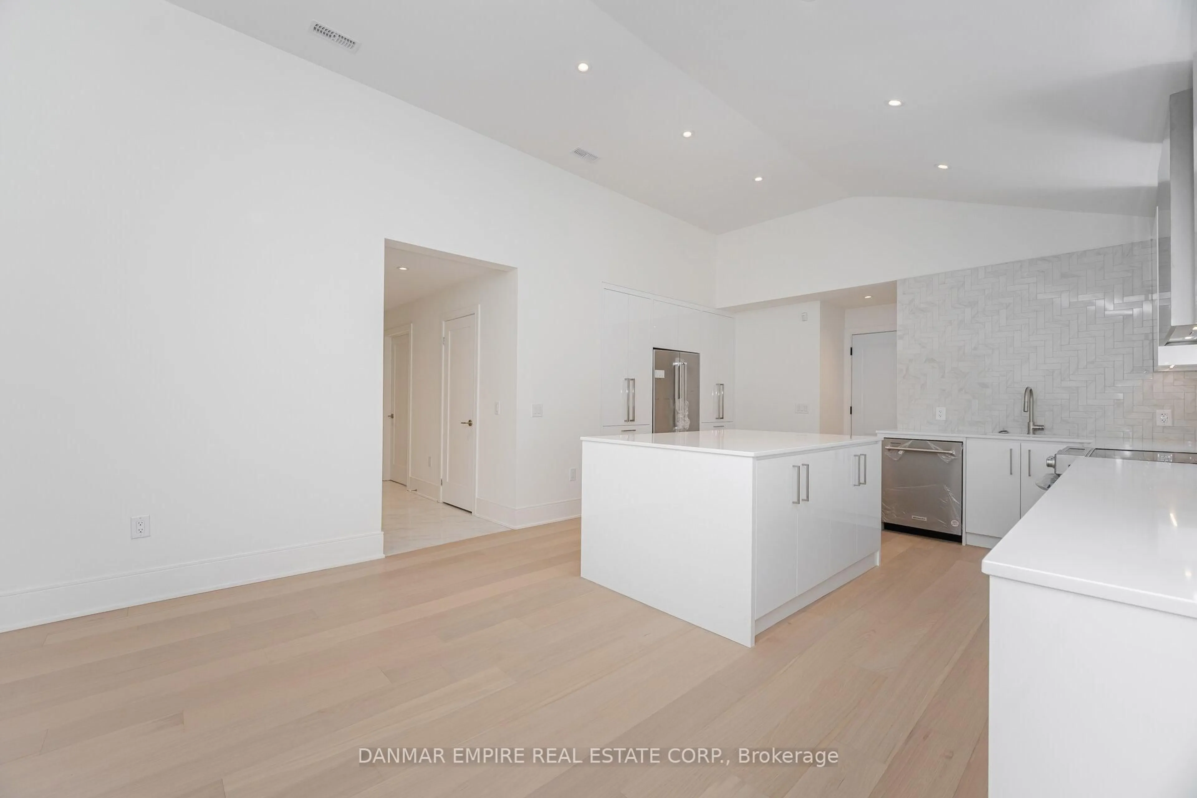 Open concept kitchen, unknown for 6 Casino Crt, Toronto Ontario M3H 5A7