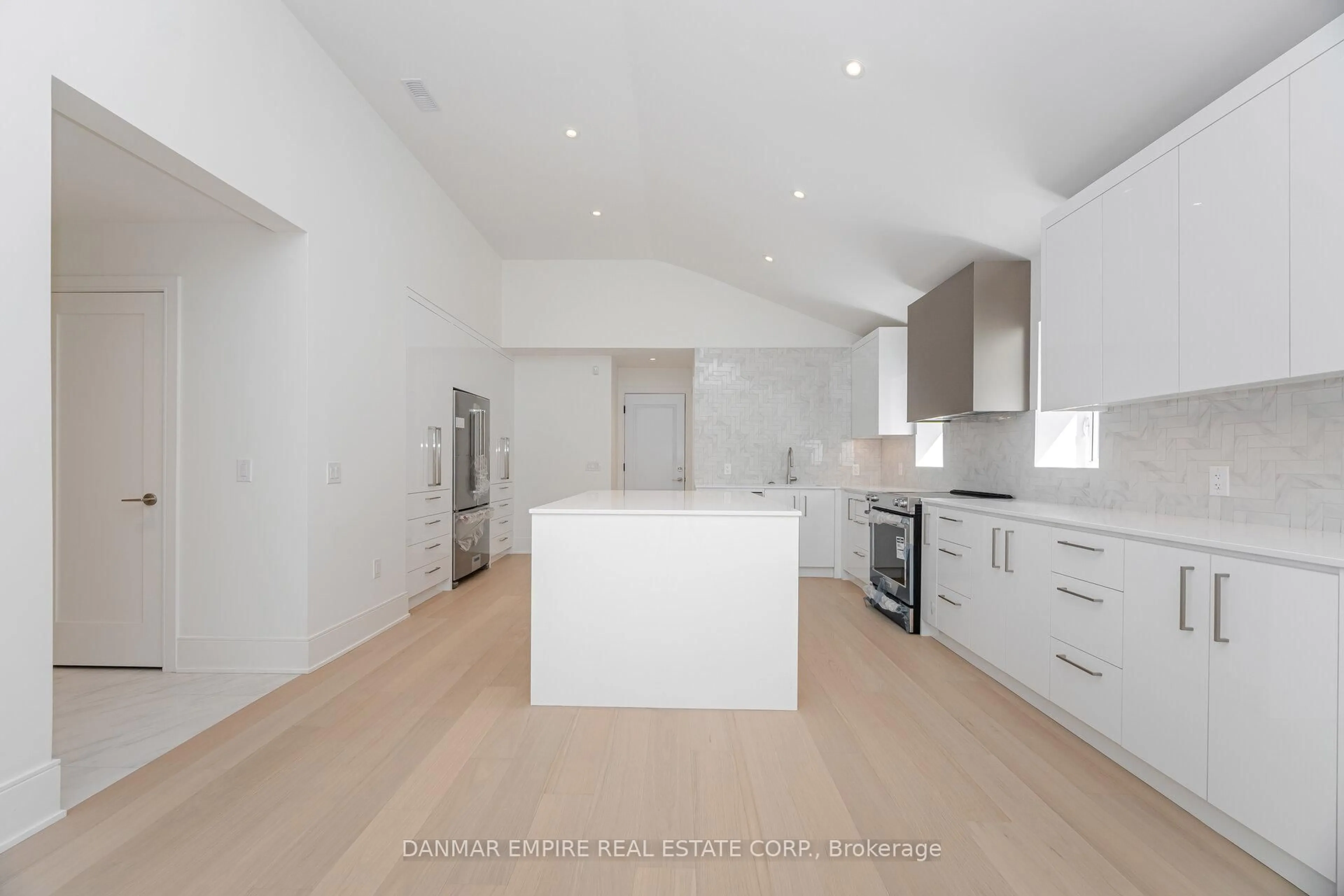 Open concept kitchen, unknown for 6 Casino Crt, Toronto Ontario M3H 5A7