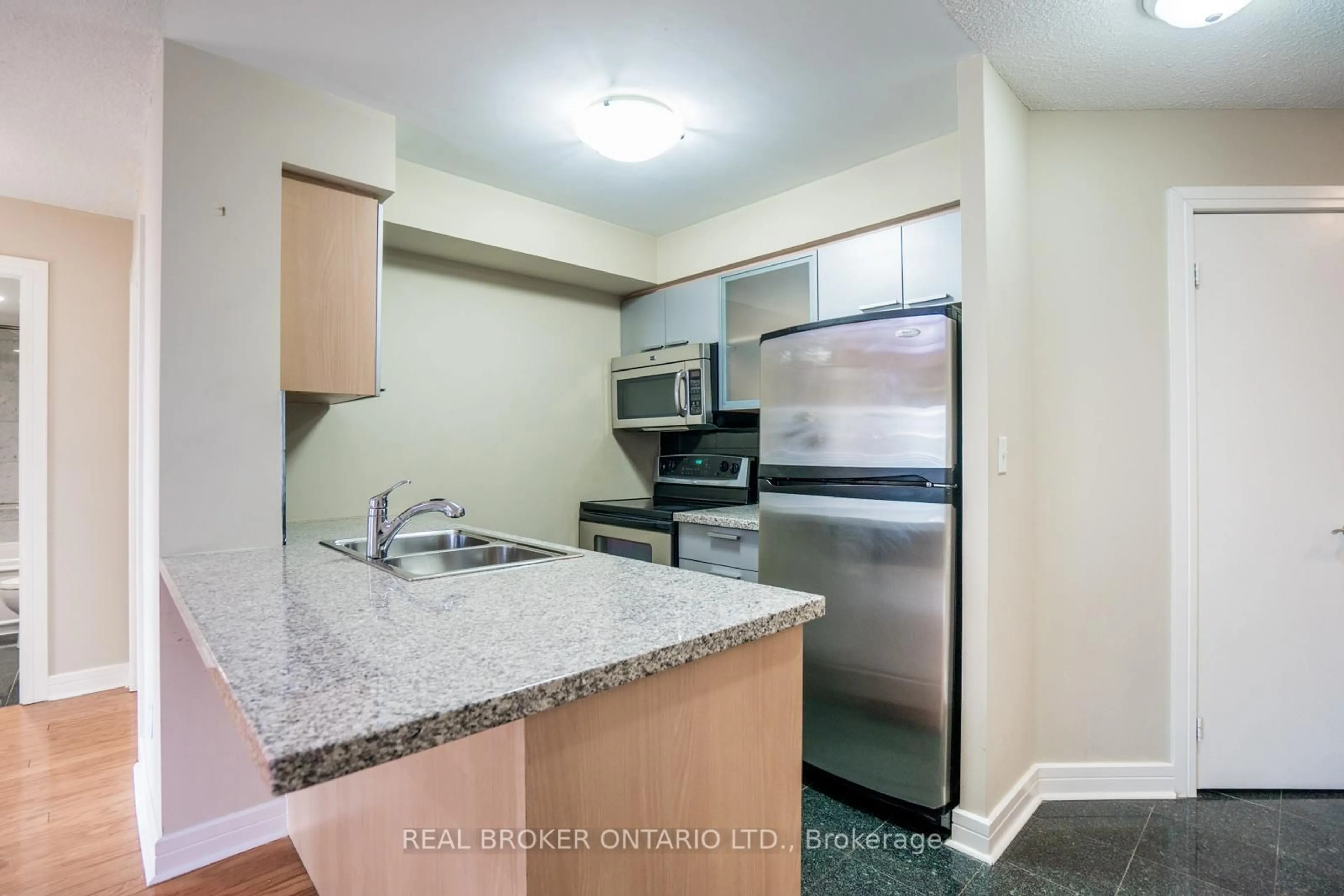 Standard kitchen, unknown for 16 Harrison Garden Blvd #504, Toronto Ontario M2N 7J7