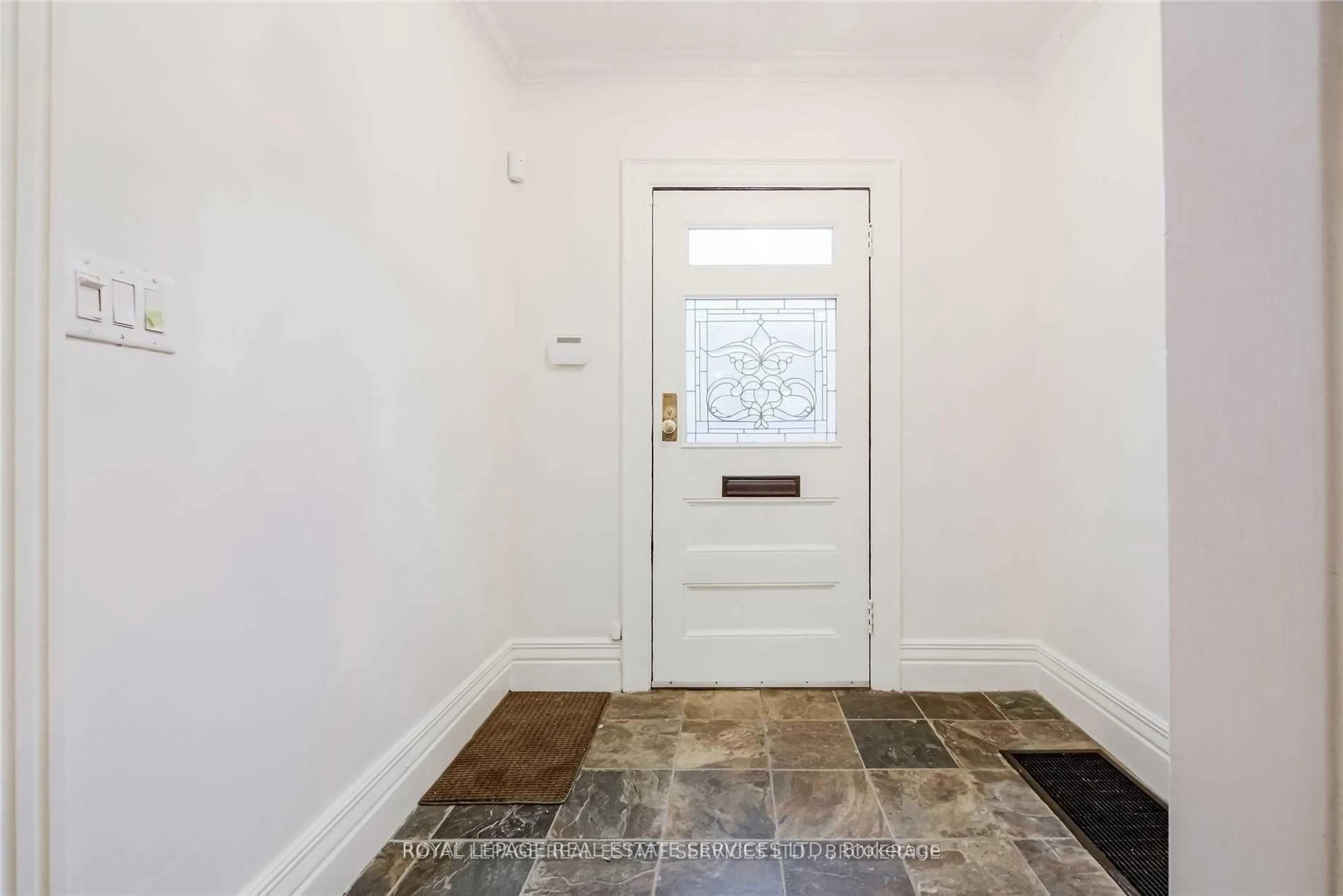 Indoor entryway for 26 Summerhill Ave, Toronto Ontario M4T 1A8