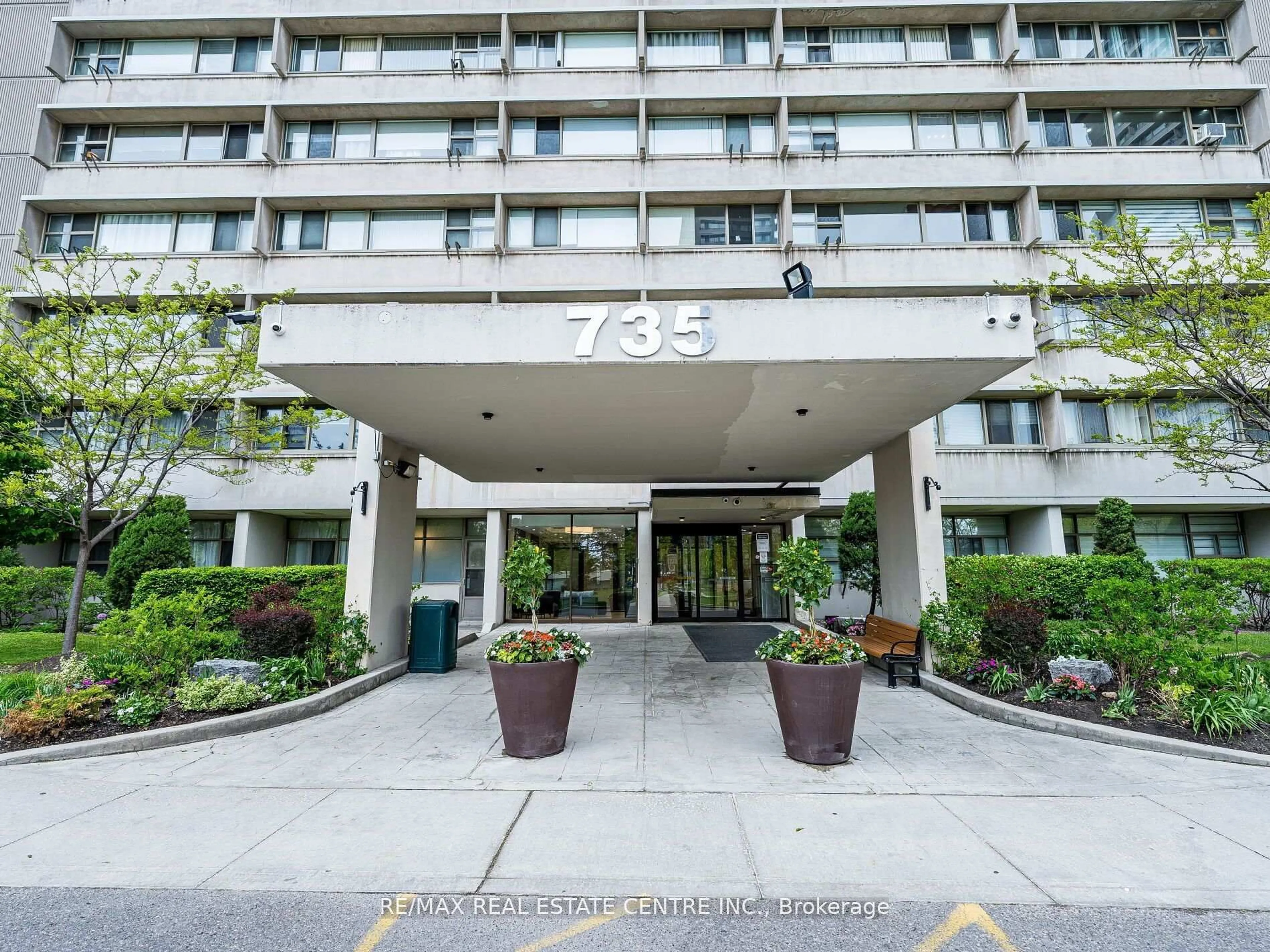 Indoor foyer for 735 Don Mills Rd #1806, Toronto Ontario M3C 1T1