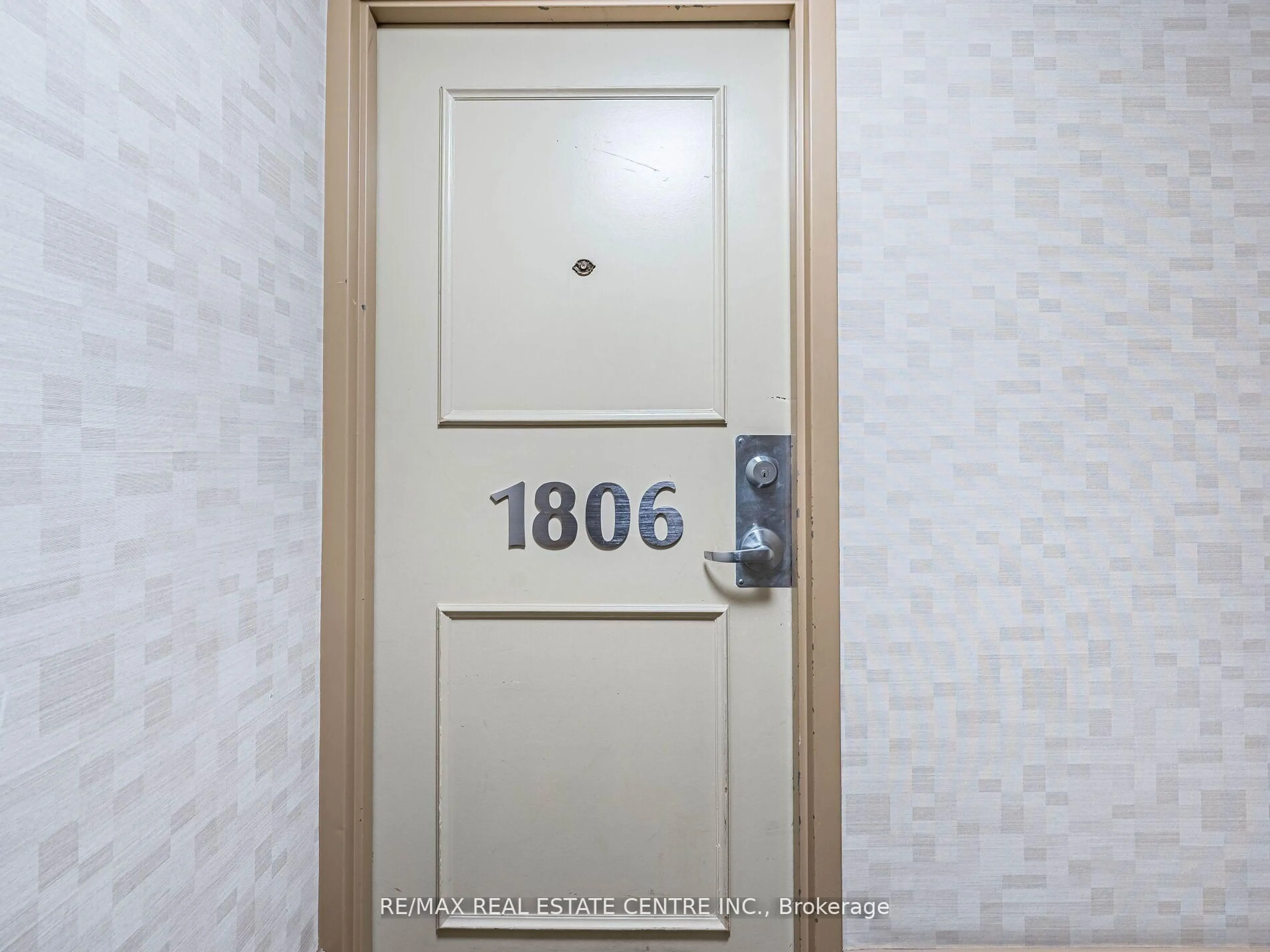 Indoor foyer for 735 Don Mills Rd #1806, Toronto Ontario M3C 1T1