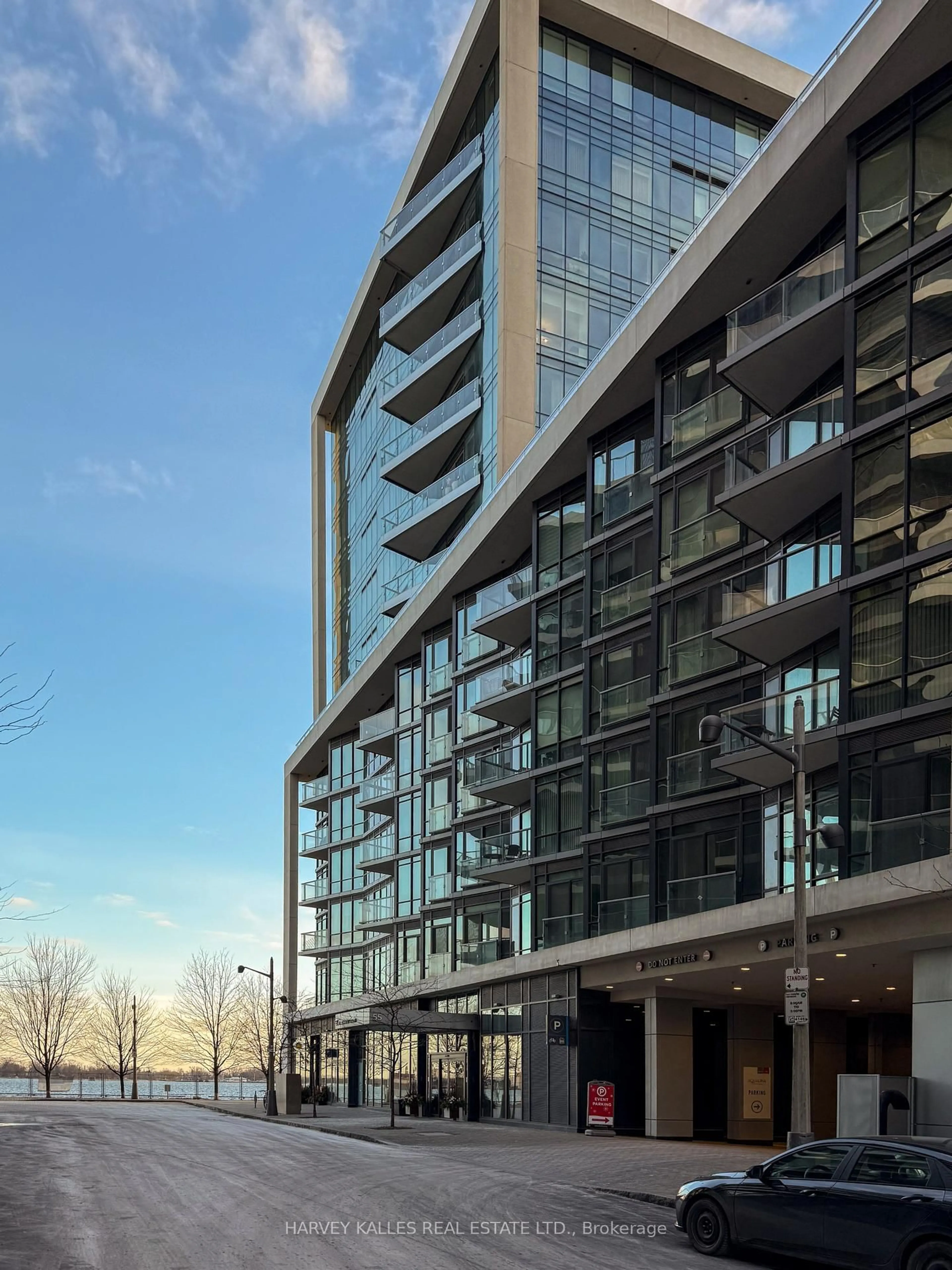 Indoor foyer for 55 Merchants' Wharf #926, Toronto Ontario M5A 0P2