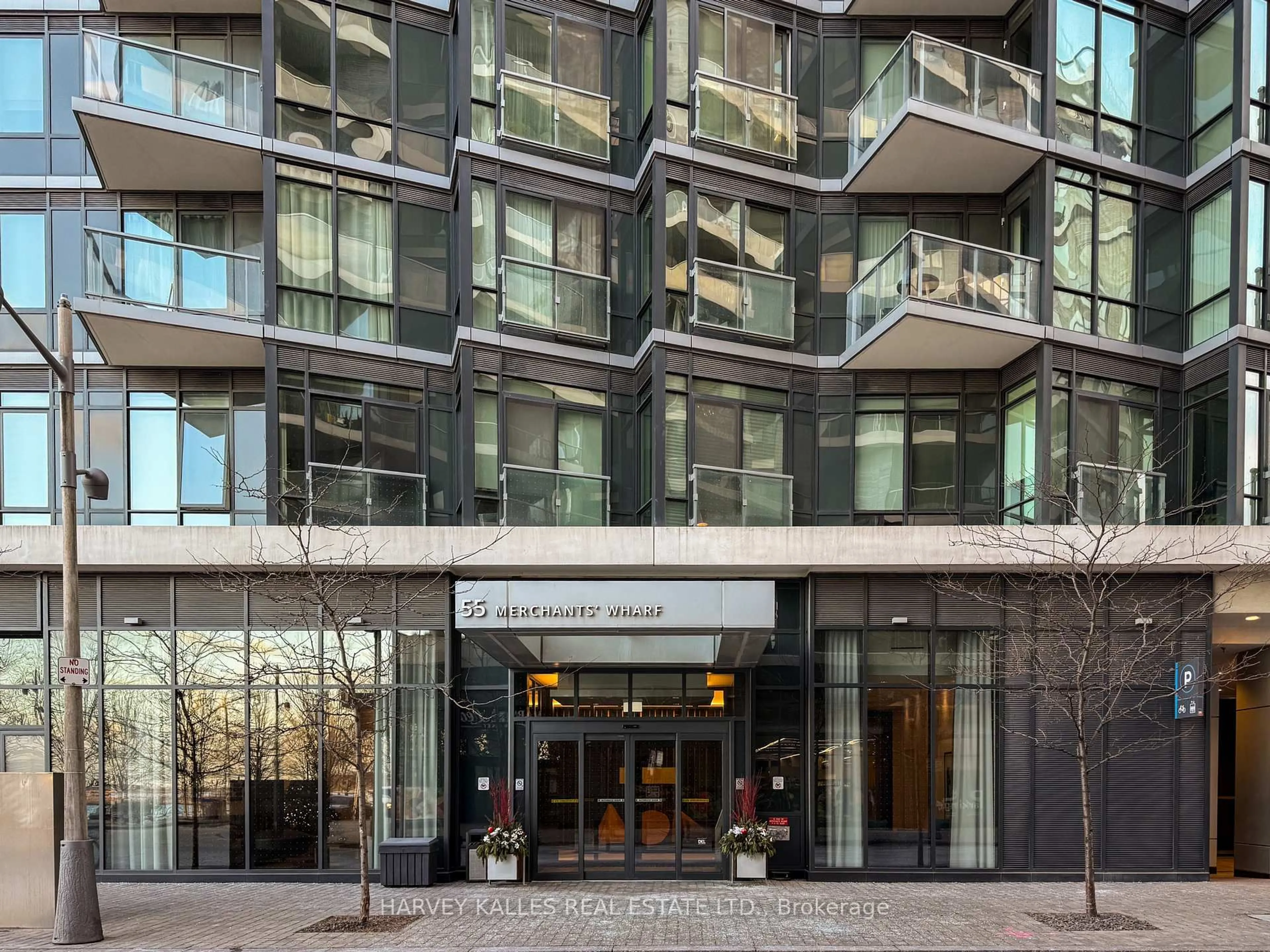 Indoor foyer for 55 Merchants' Wharf #926, Toronto Ontario M5A 0P2