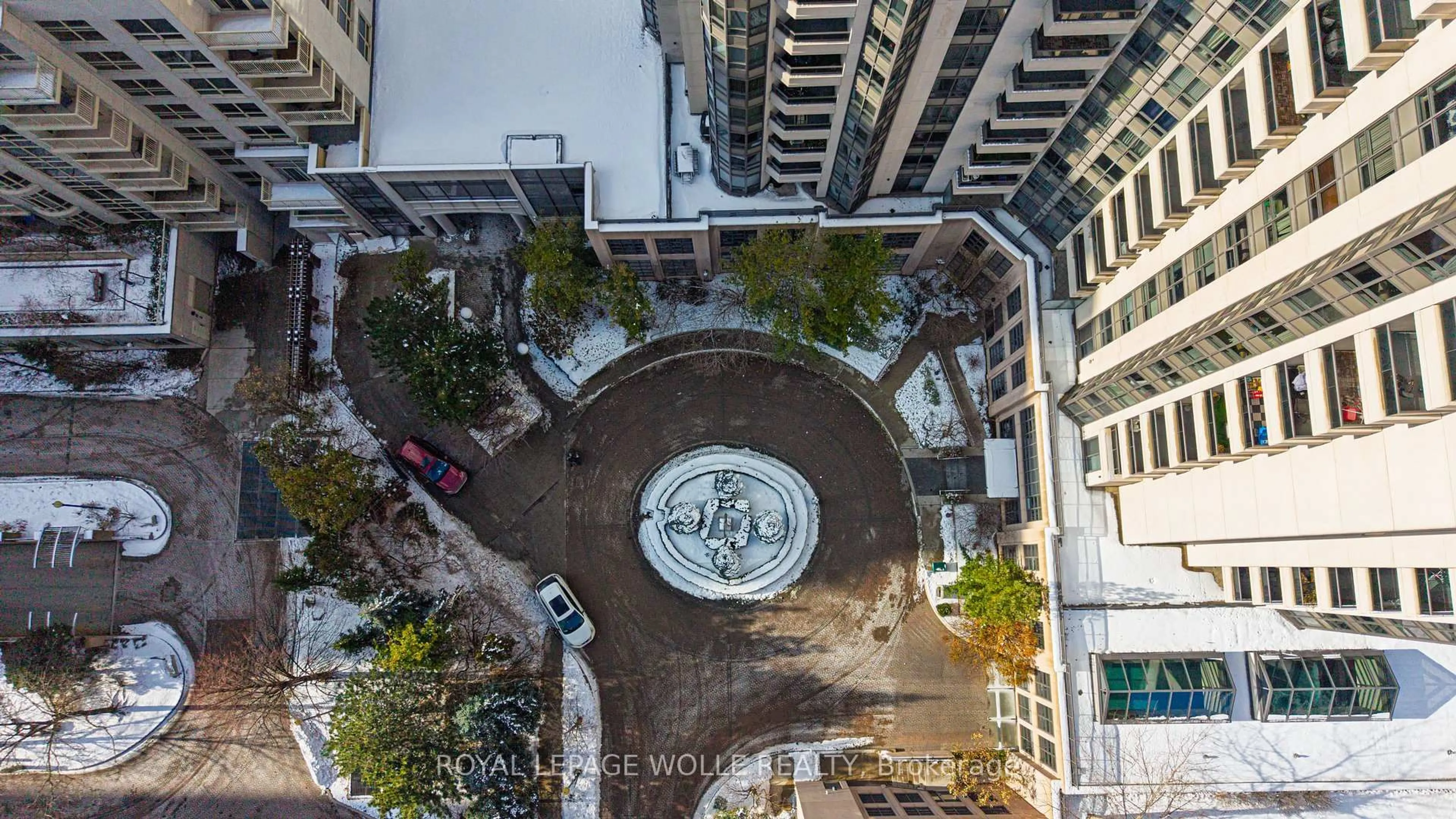 A pic from outside/outdoor area/front of a property/back of a property/a pic from drone, city buildings view from balcony for 500 Doris Ave #2123, Toronto Ontario N2N 5R6