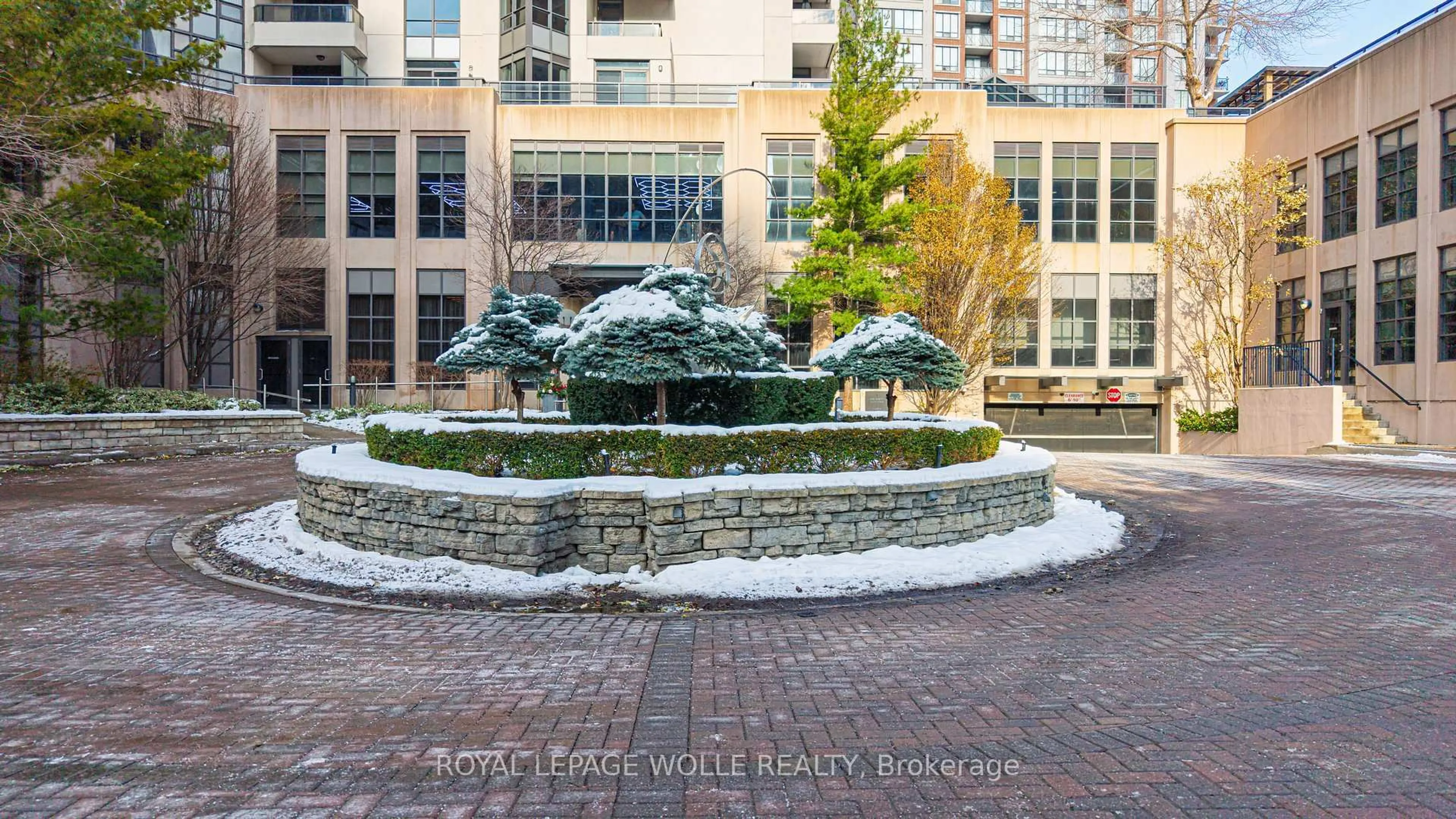 Patio, street for 500 Doris Ave #2123, Toronto Ontario N2N 5R6