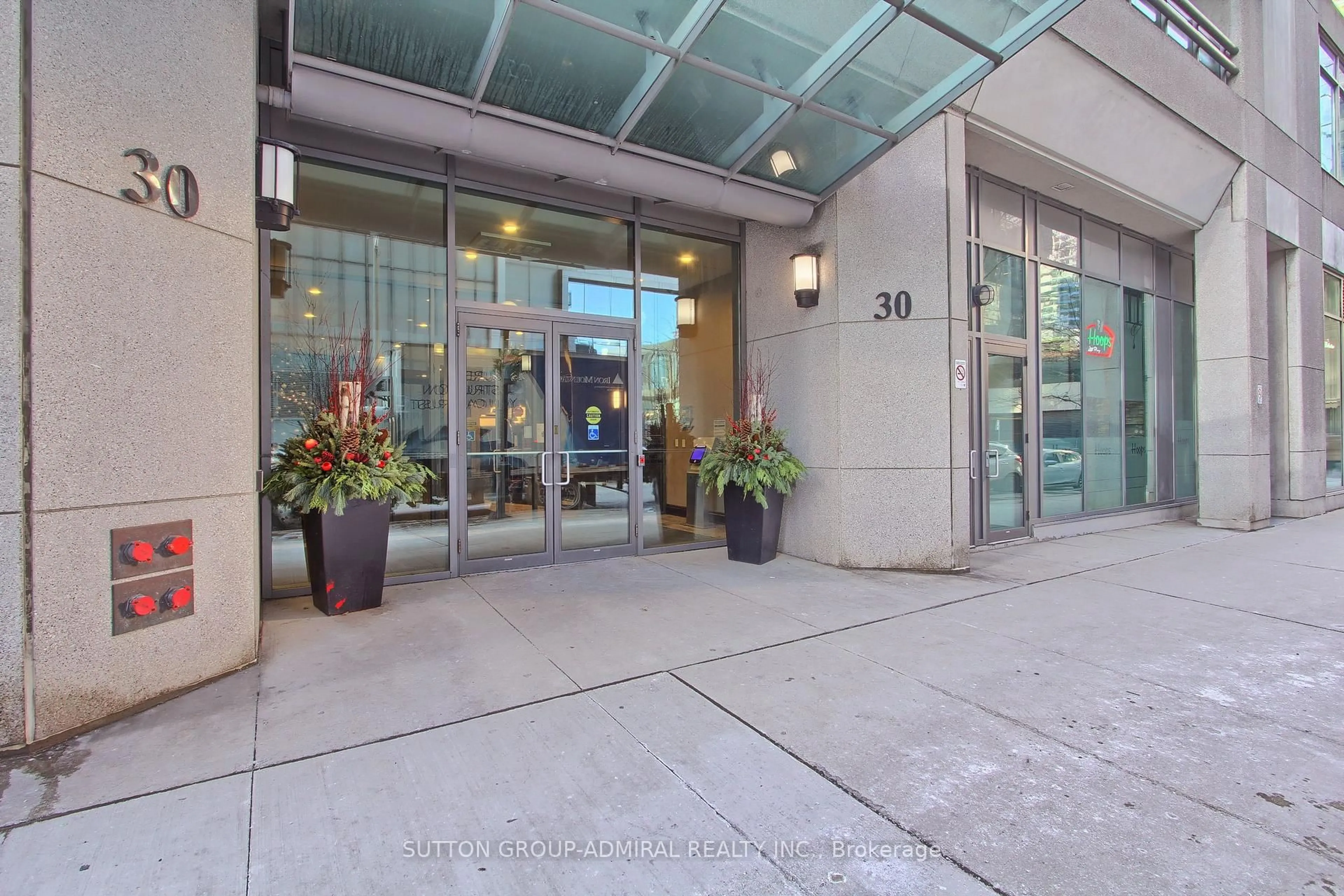 Indoor foyer for 30 Grand Trunk Cres #3615, Toronto Ontario M5J 3A4