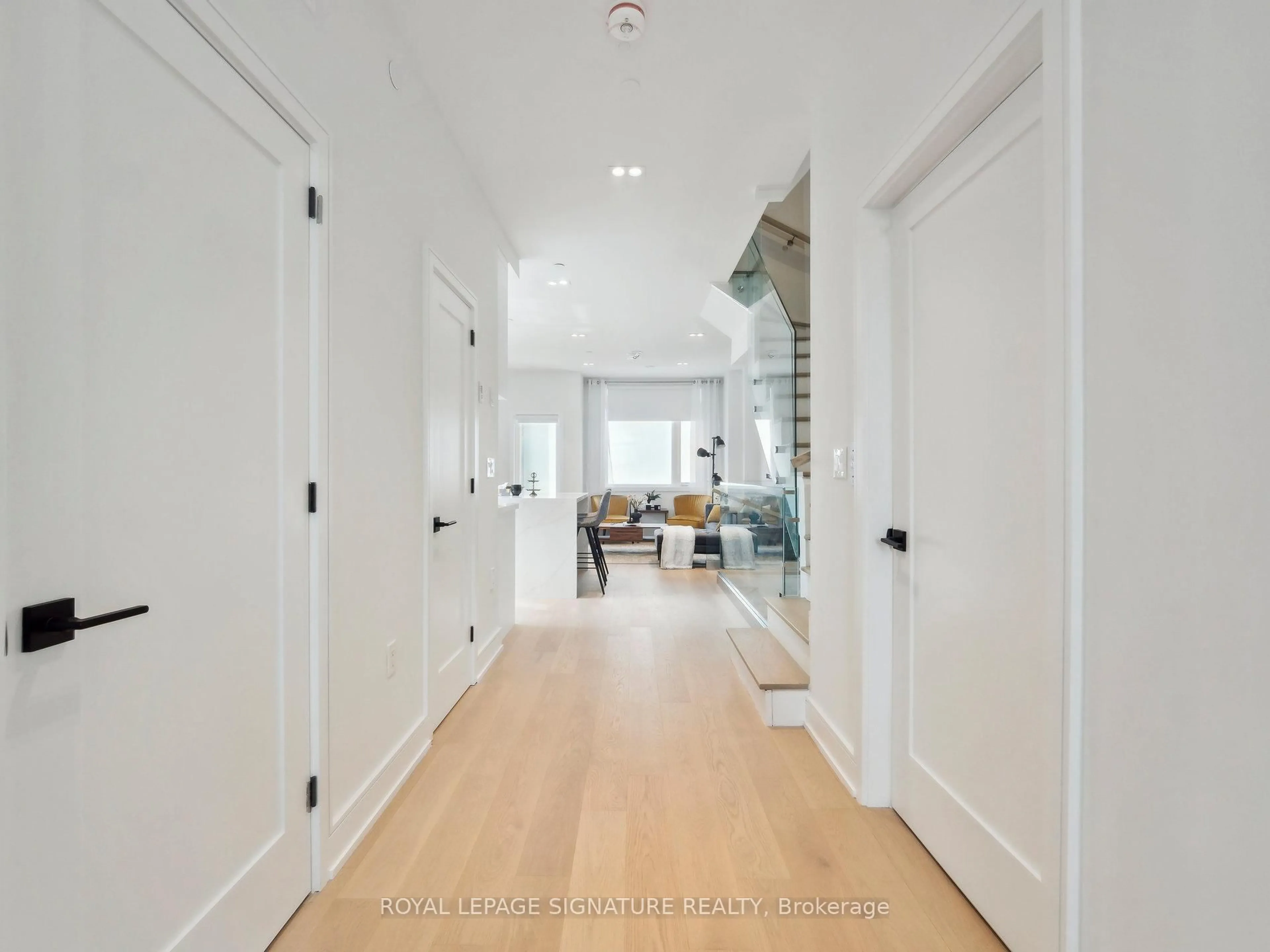 Indoor entryway for 1 Flax Field Lane, Toronto Ontario M2N 0L5