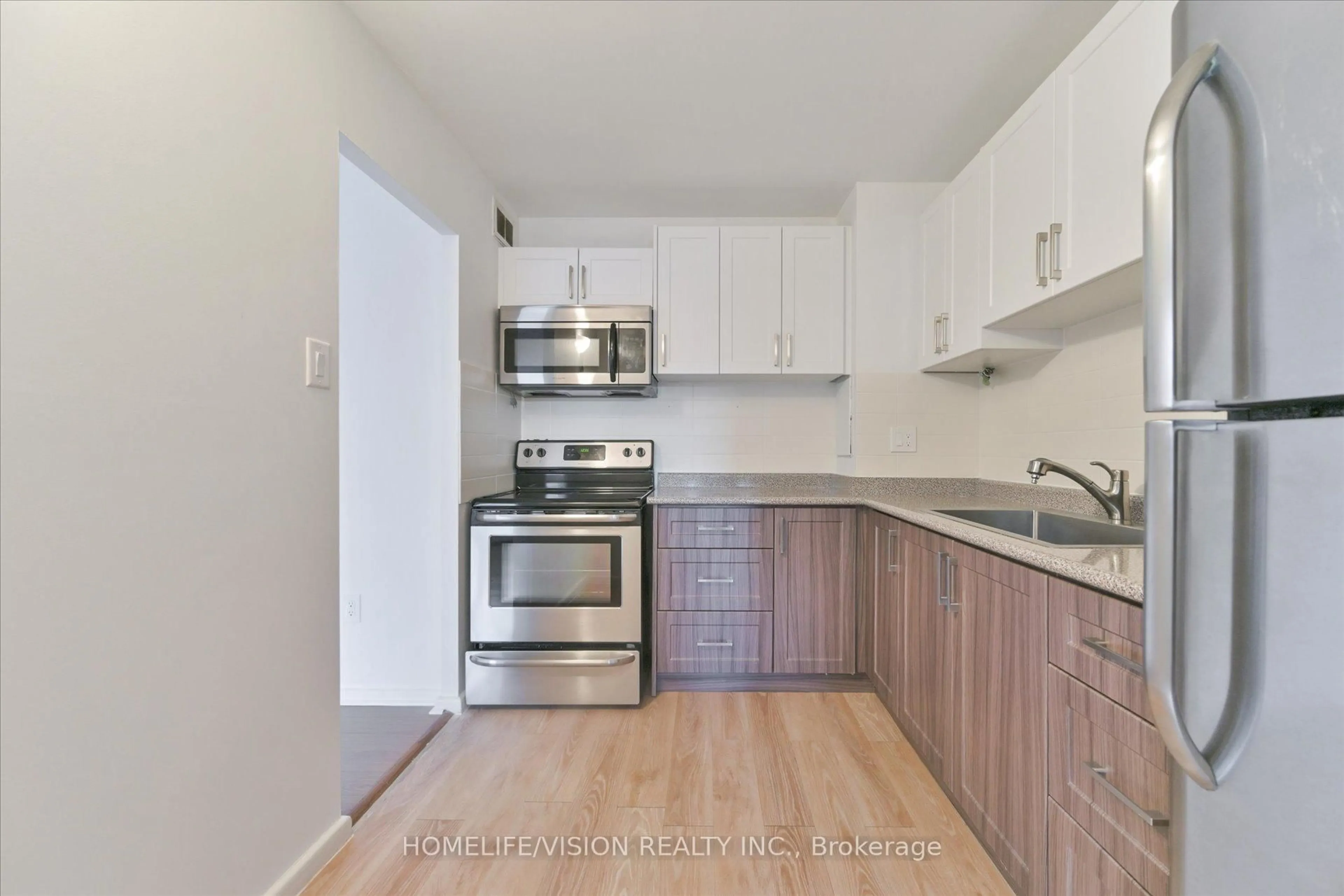 Standard kitchen, unknown for 100 Leeward Glwy #202, Toronto Ontario M3C 2Z1