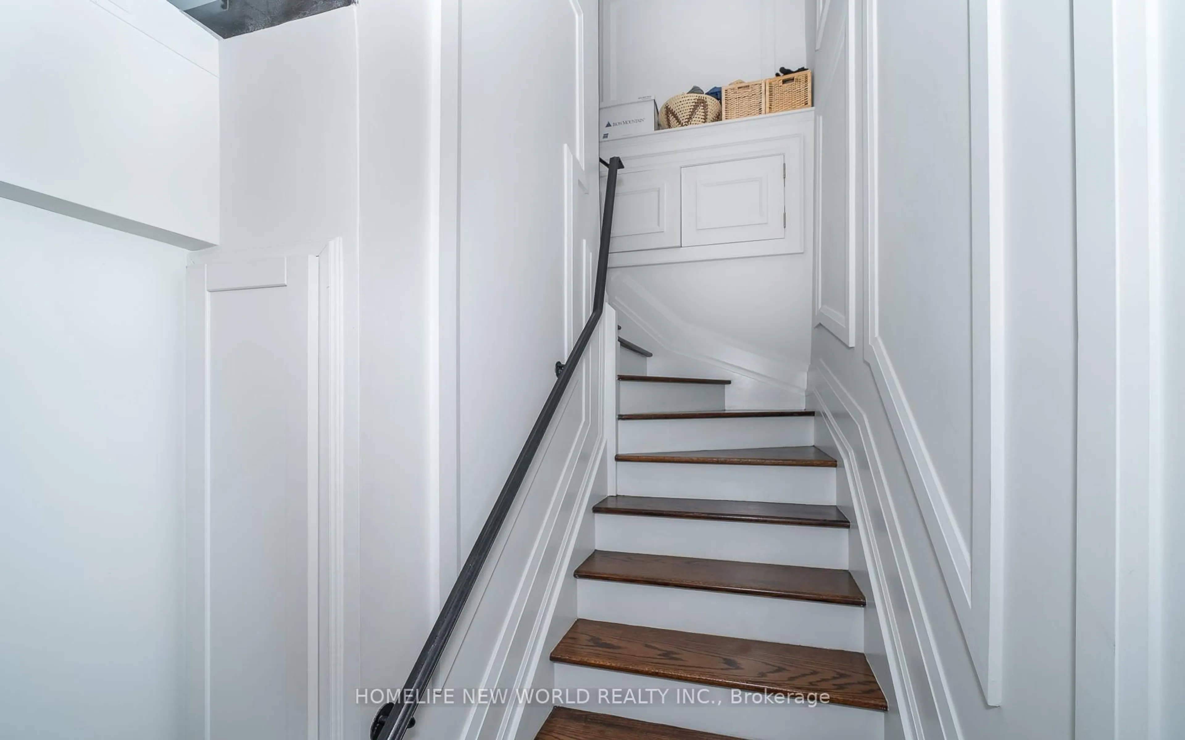 Stairs for 310 Merton St, Toronto Ontario M4S 1A9