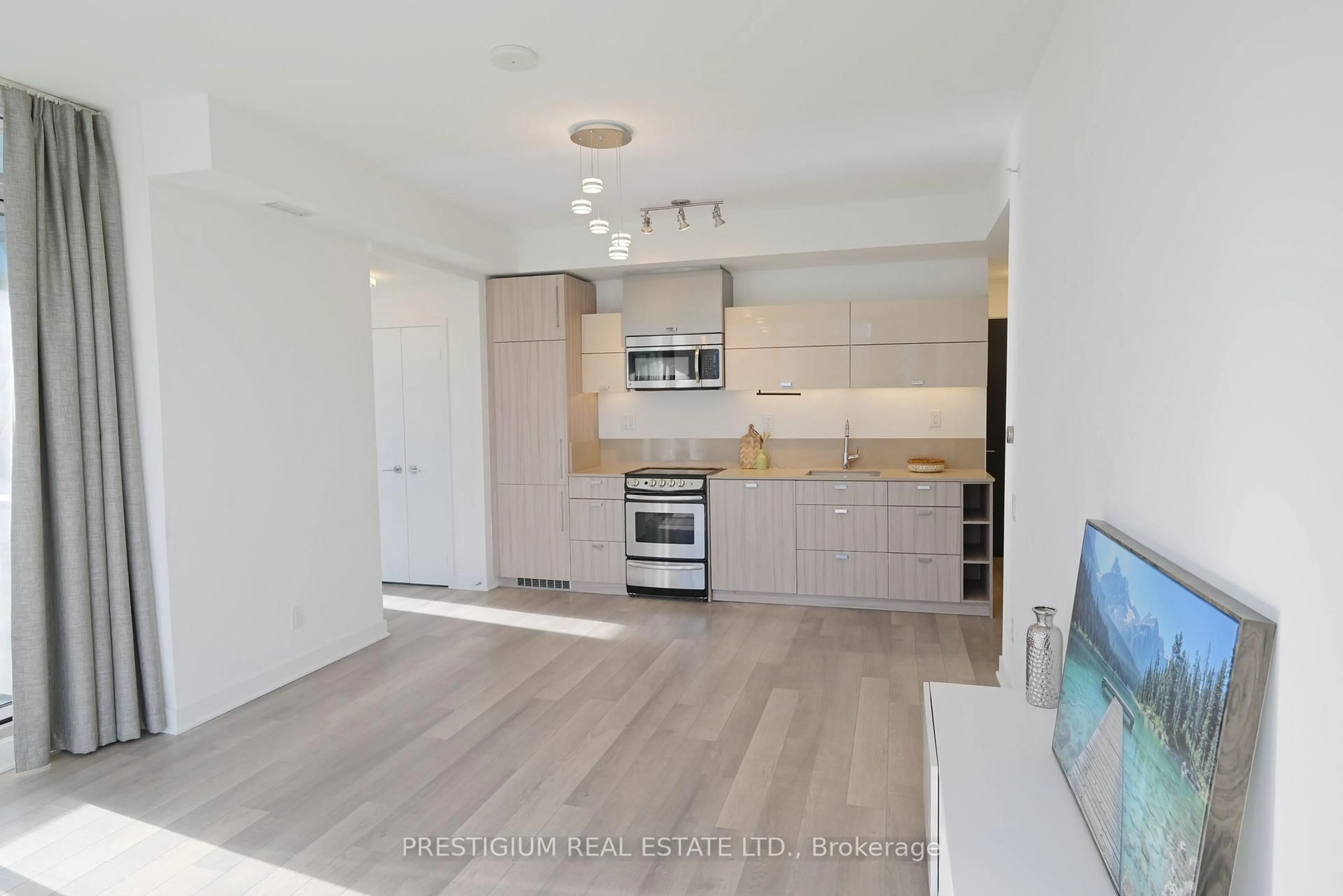 Open concept kitchen, unknown for 290 Adelaide St #1910, Toronto Ontario M5V 0P3